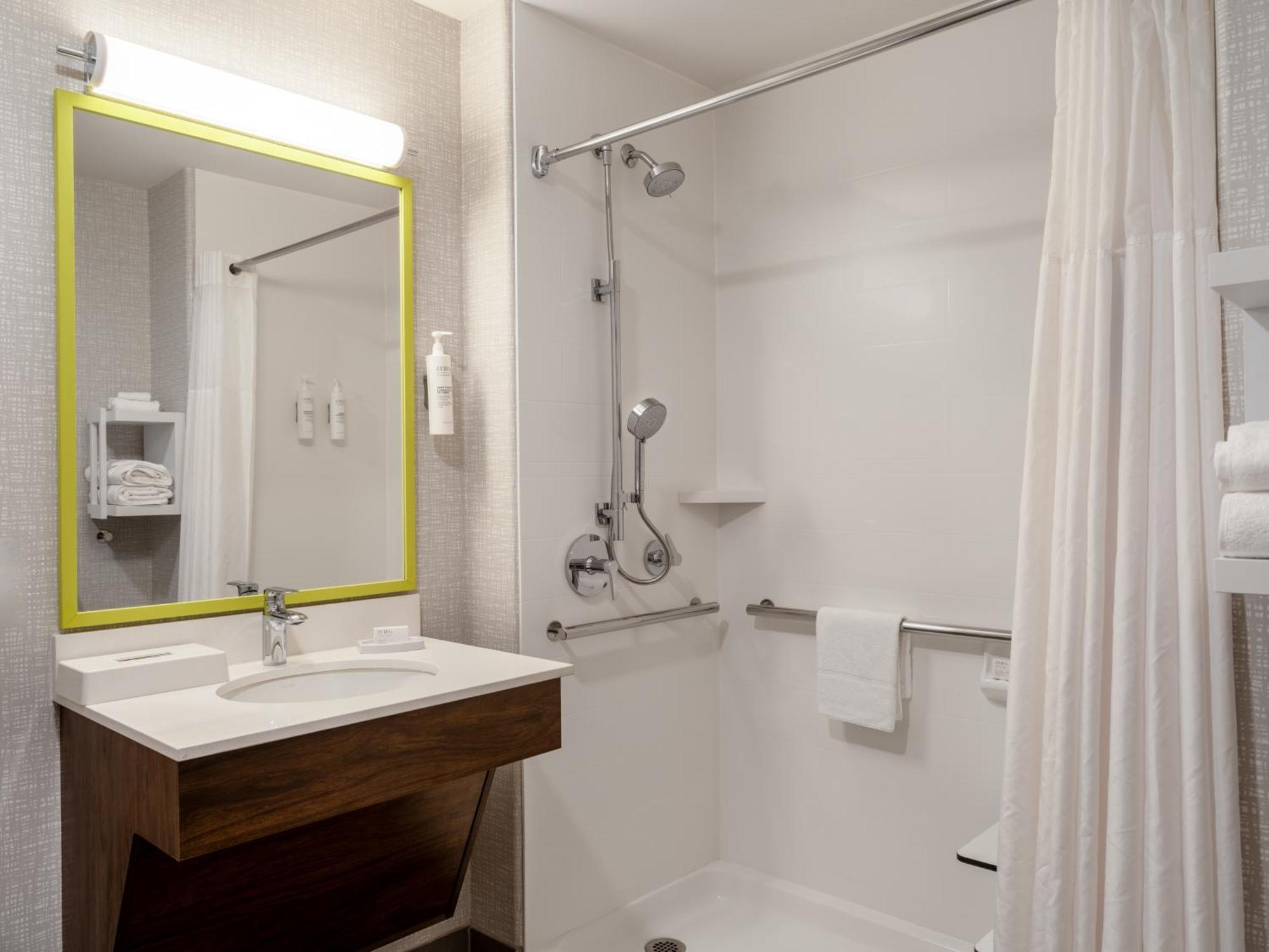 King Room Mobility Hearing Accessible Non-Smoking,1626354794:JPEG