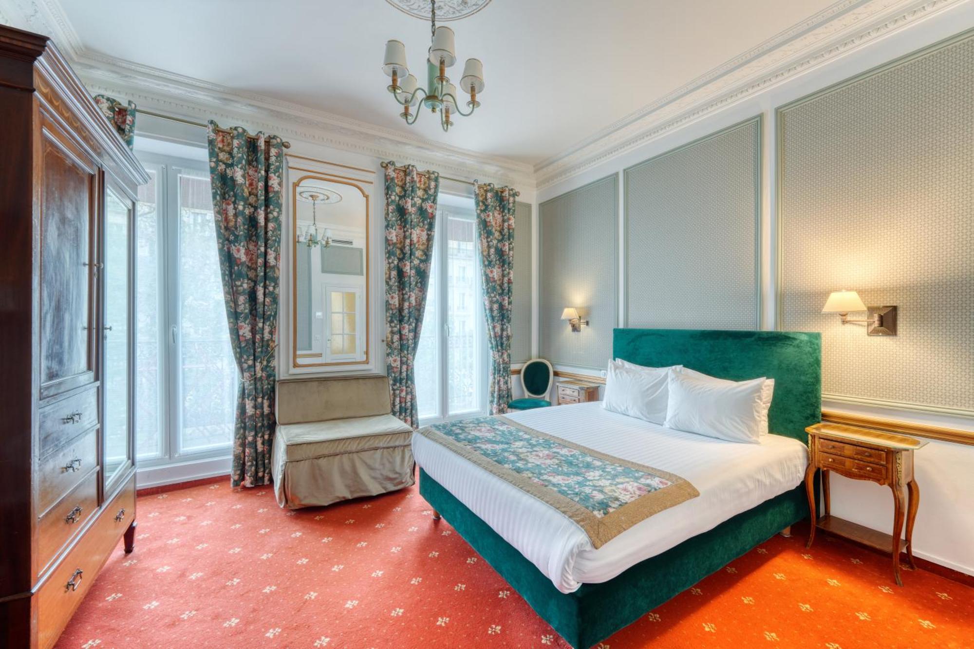 Superior Double Room Balcony Arc de Triomphe View