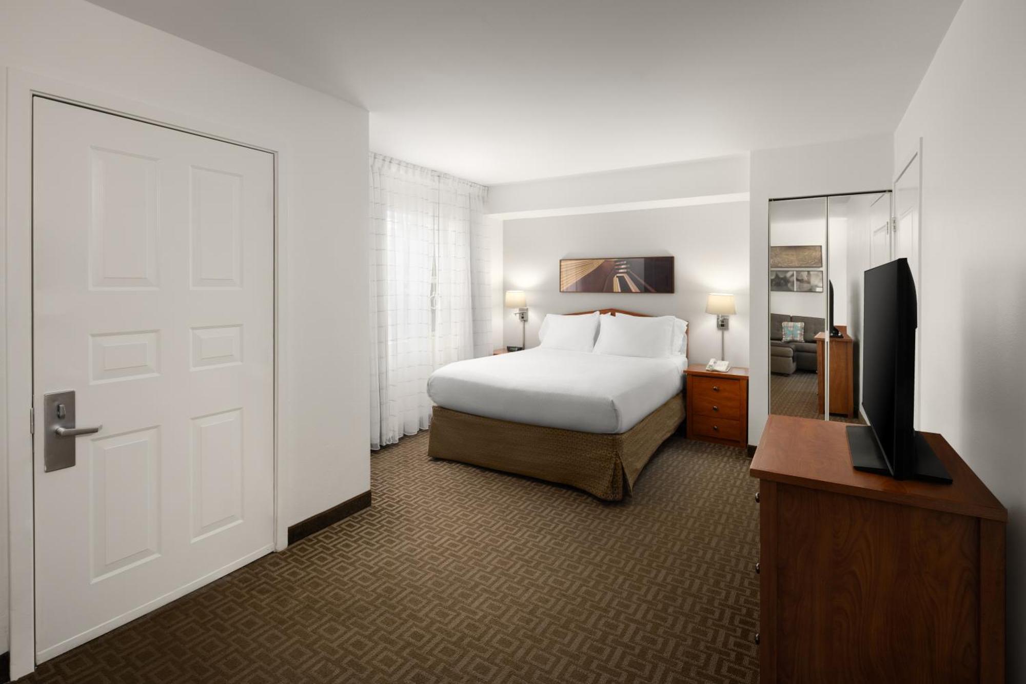 King Suite with Sofa Bed and Roll-in Shower - Mobility Accessible