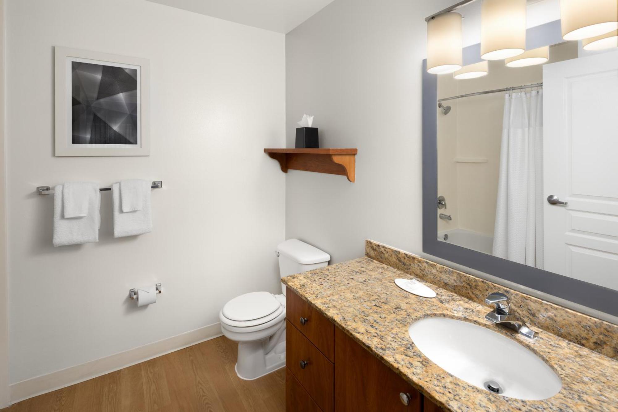 King Suite with Sofa Bed and Tub - Mobility Accessible