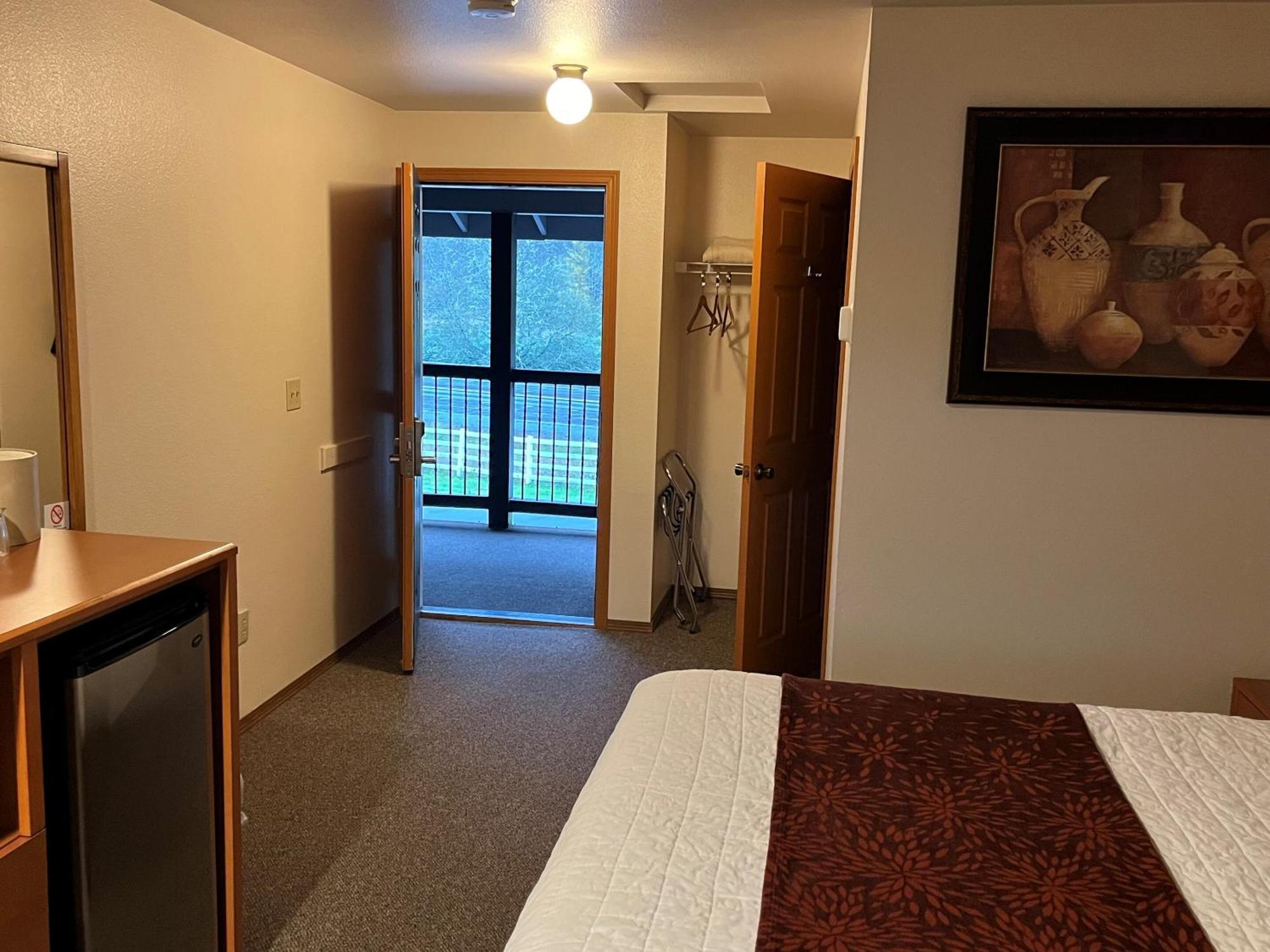 Standard Queen Room
