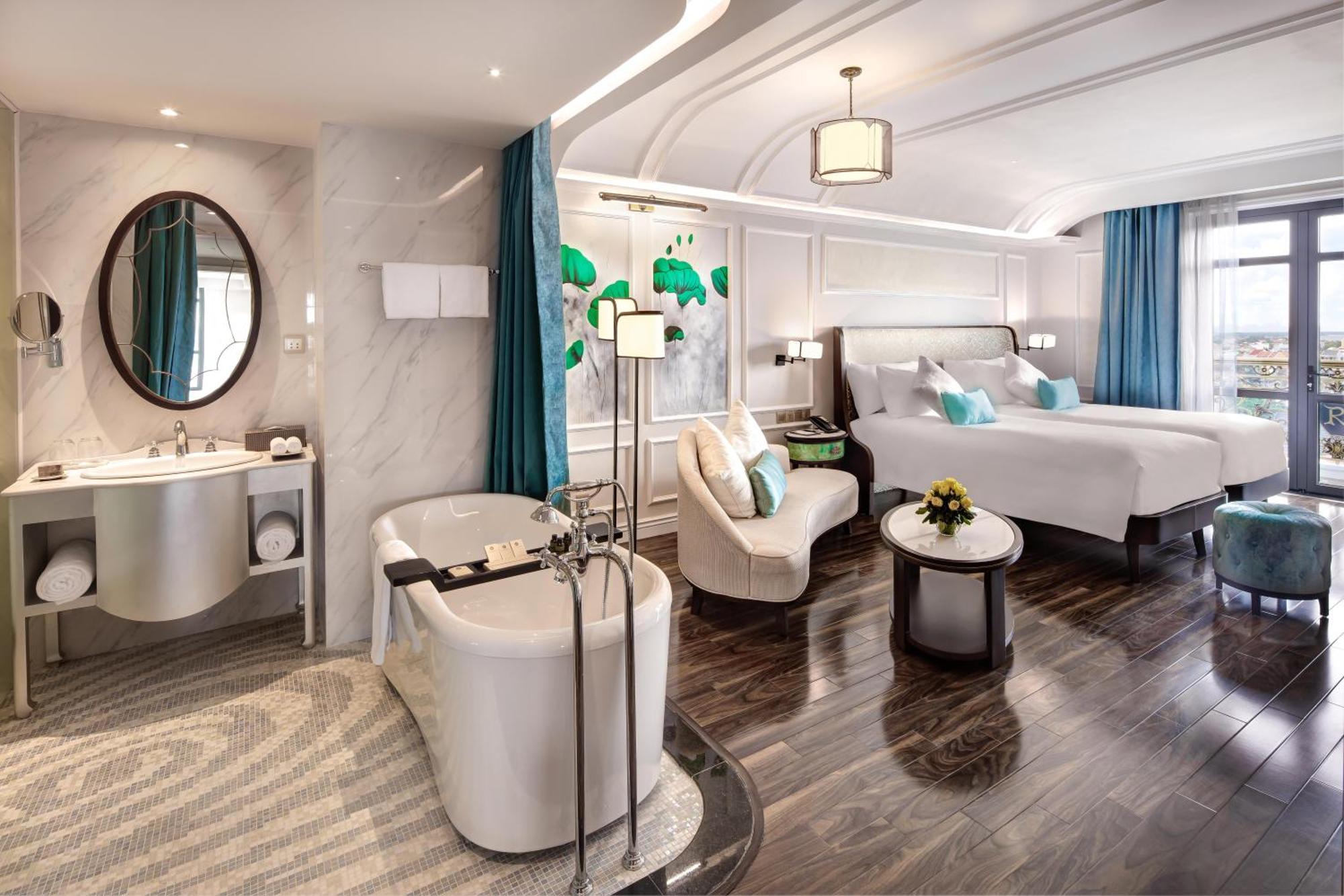 Club Deluxe Twin with Executive Lounge Access