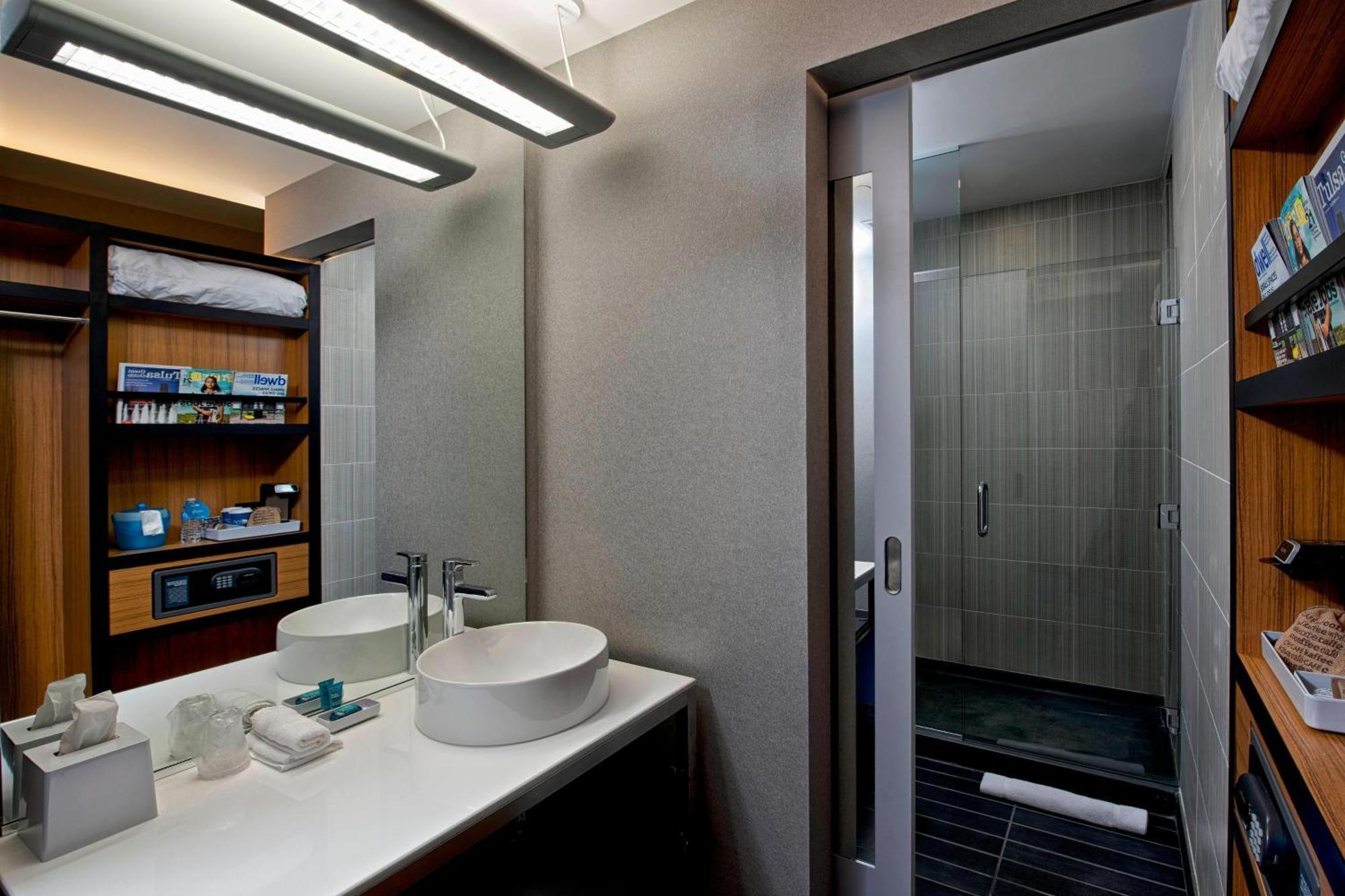Aloft, Guest room, 2 Queen