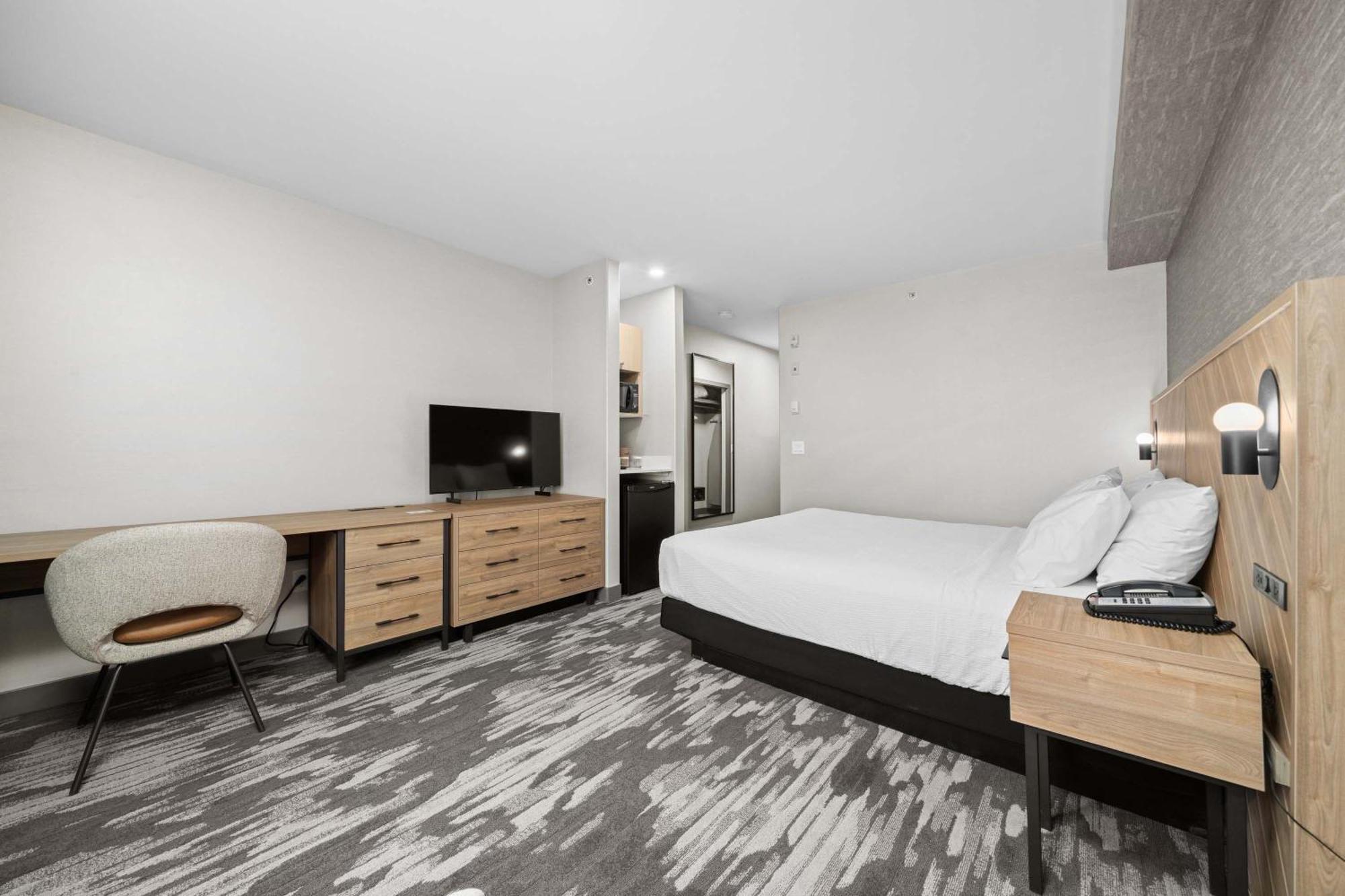 Standard Room, 1 King Bed