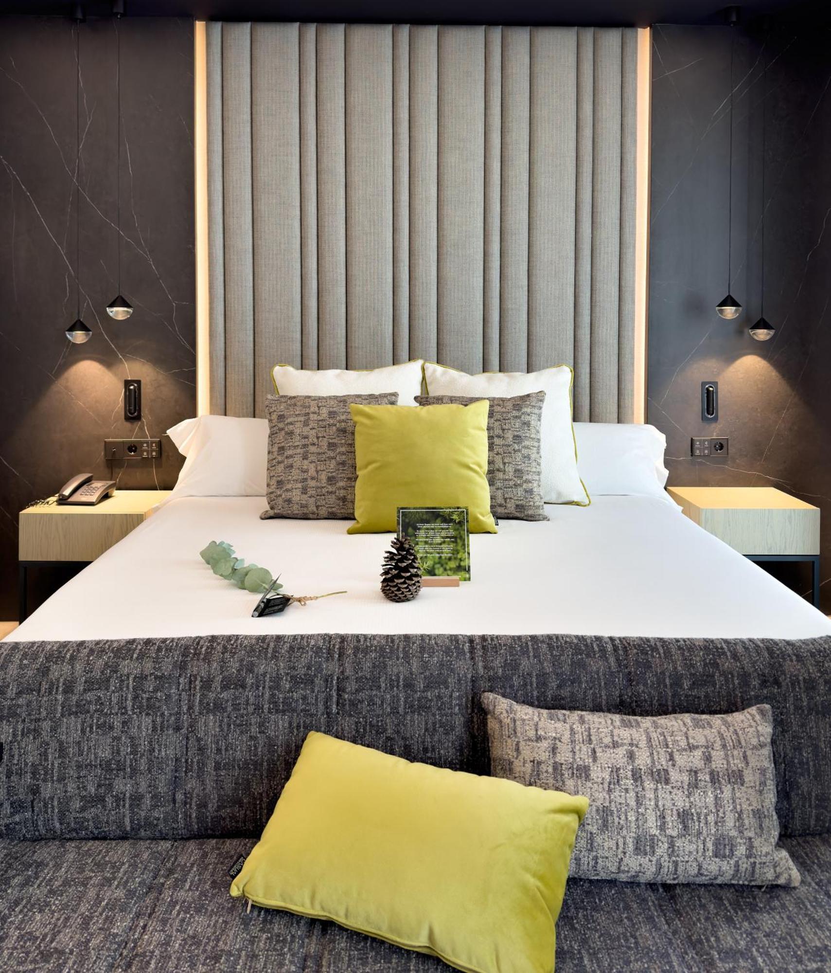 Suite Exterior Aduana Street