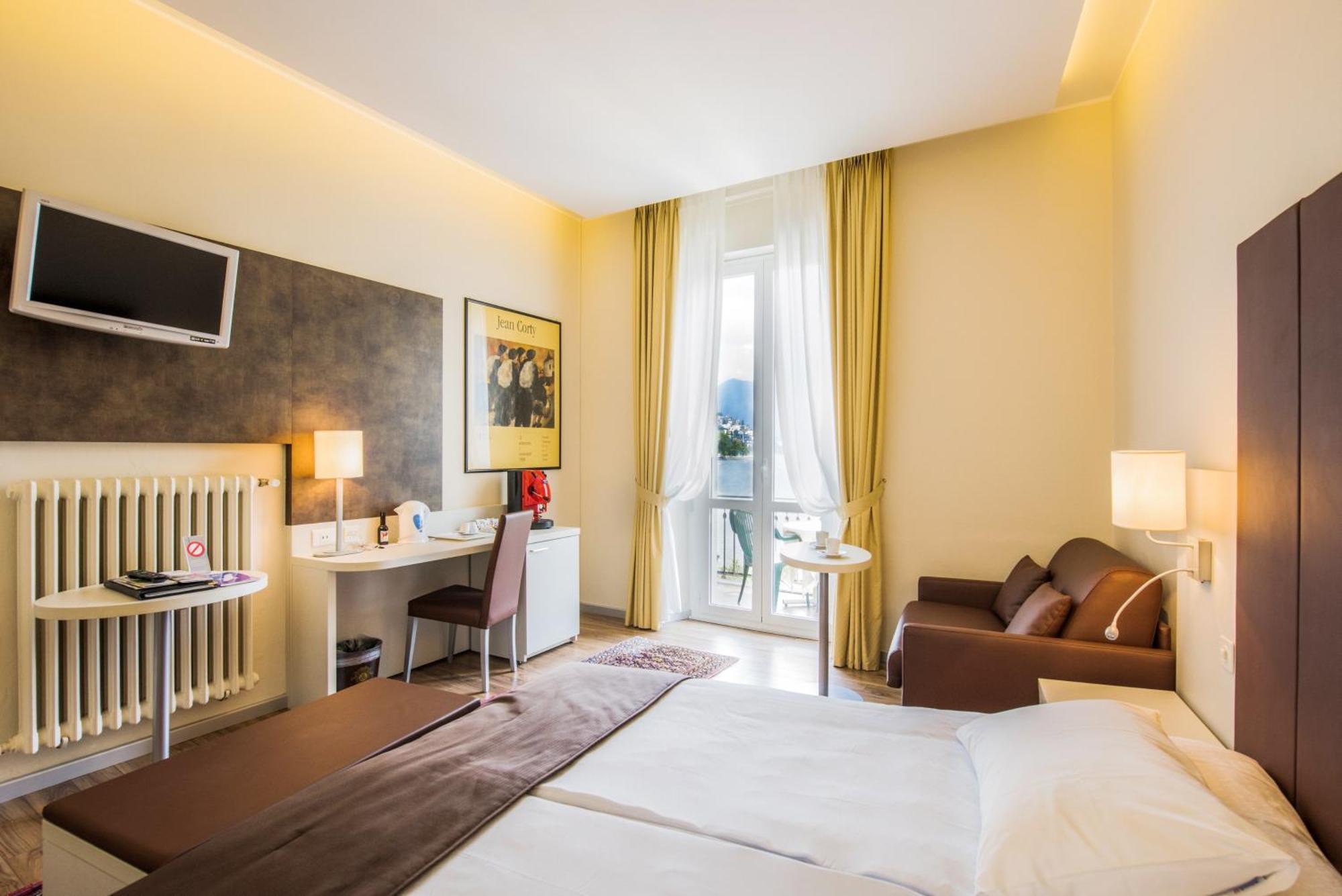 Premium Twin Room Lake View Balcony