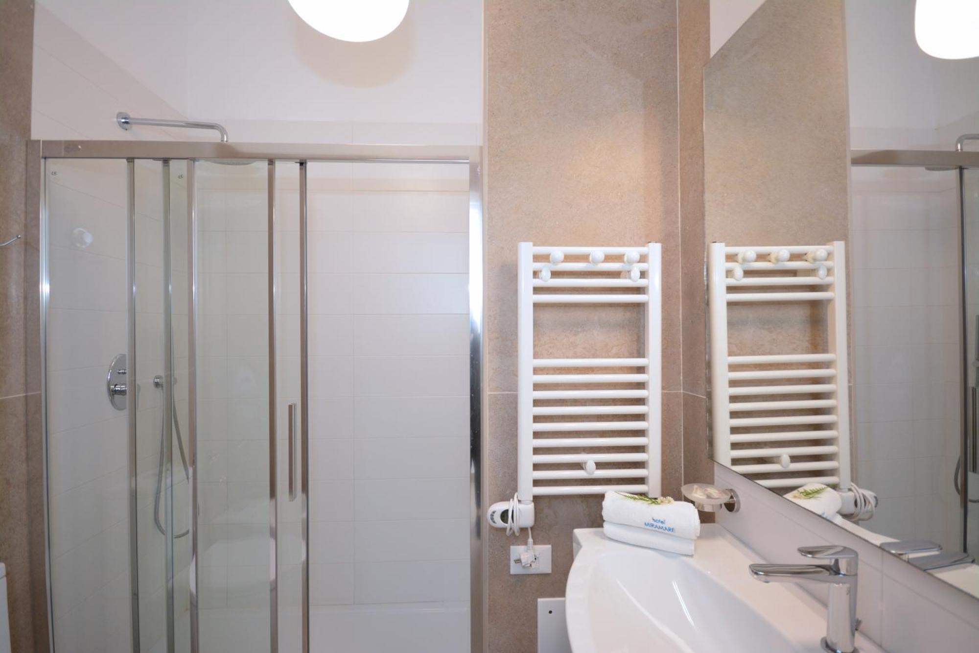 Triple Room with Balcony and Lateral Sea View