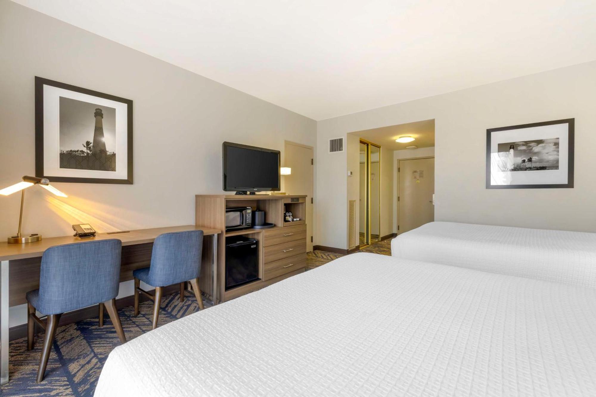 Queen Room Two Queen Beds Partial Bay View Non-Smoking
