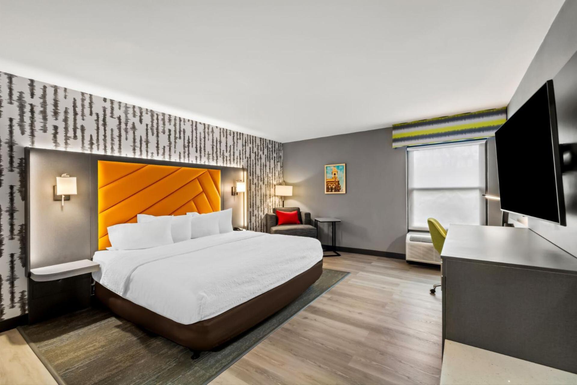 King Room with Microwave and Refrigerator - Non-Smoking