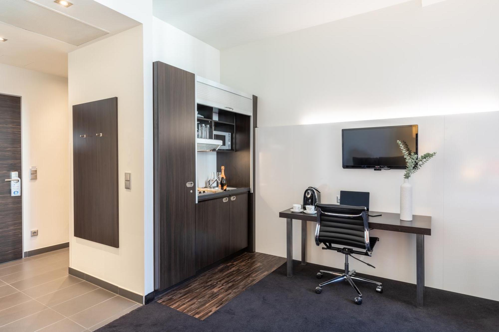 Premium Queen Room with Kitchenette,1631566919:JPEG