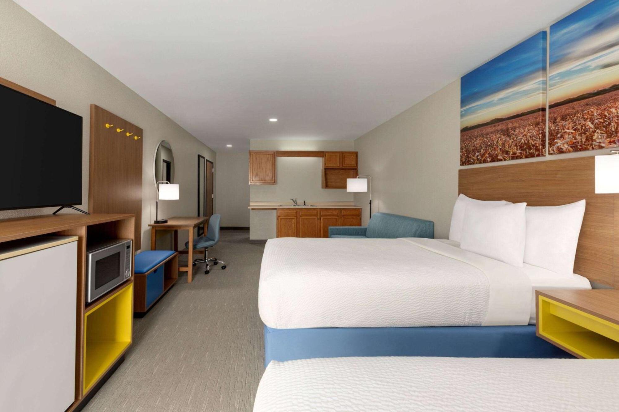 Studio Suite with Two Double Beds - Non-Smoking