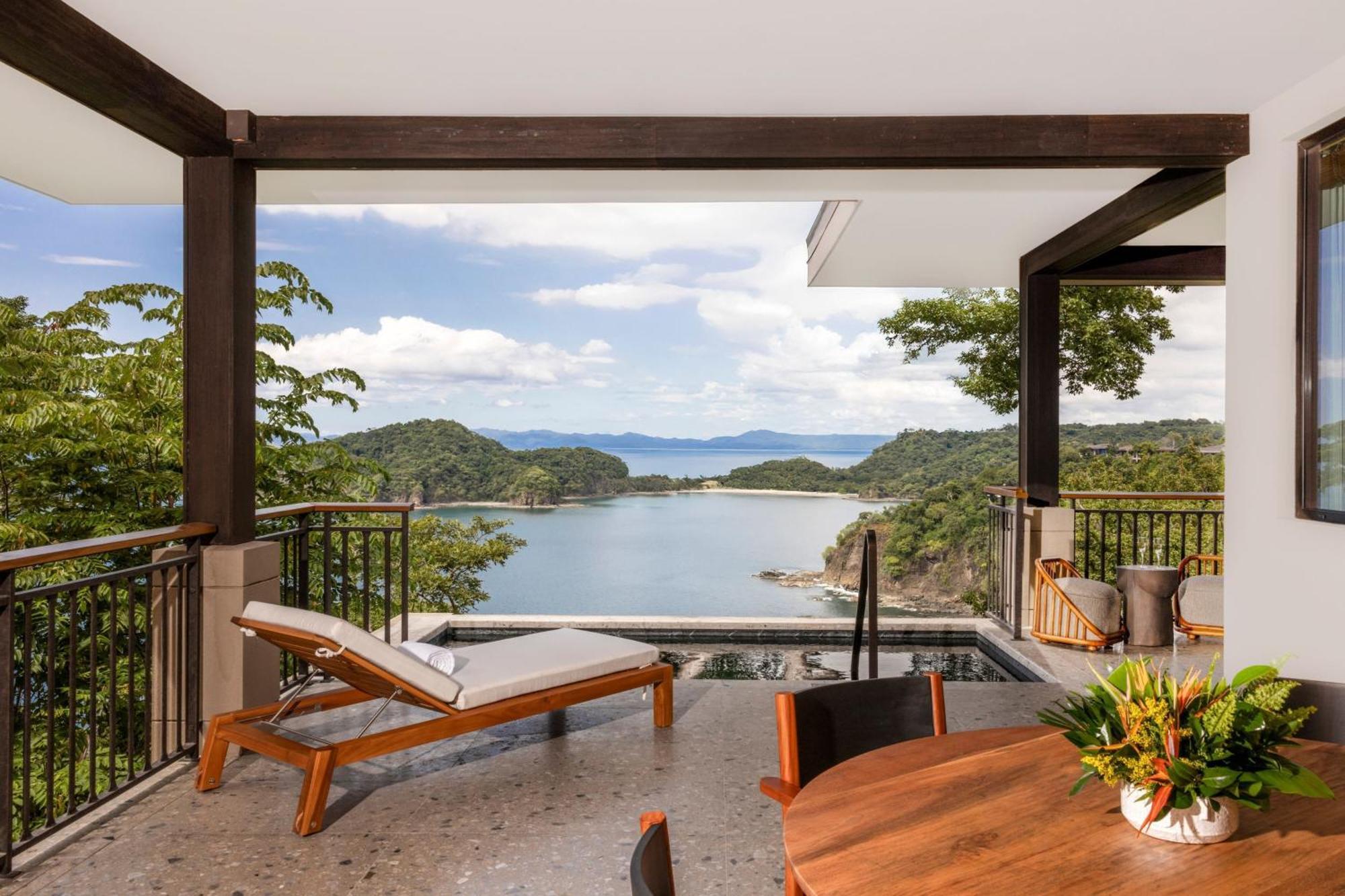 Suite with Ocean View and Outdoor Shower