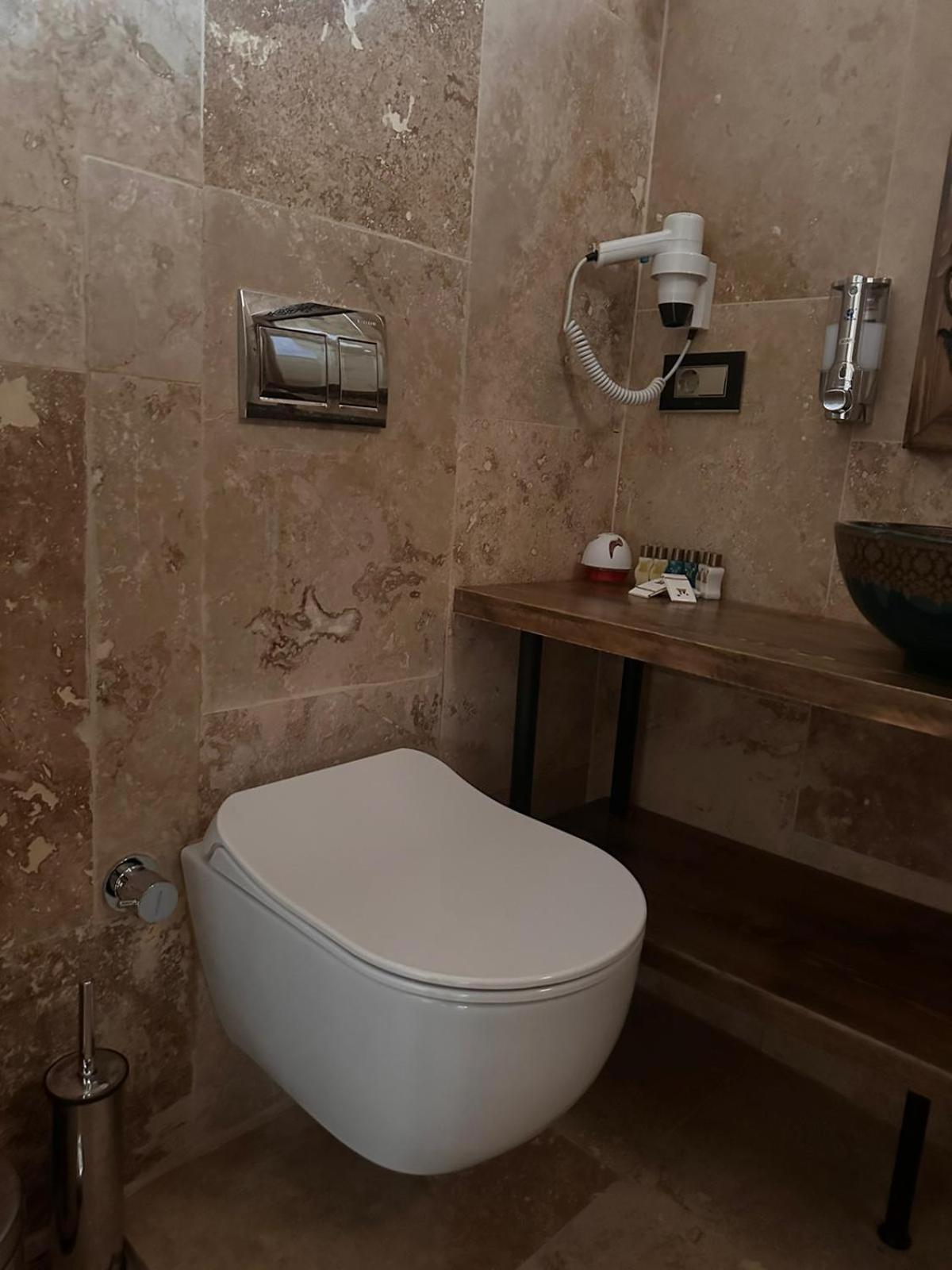 Deluxe King Suite,1629365776:JPEG