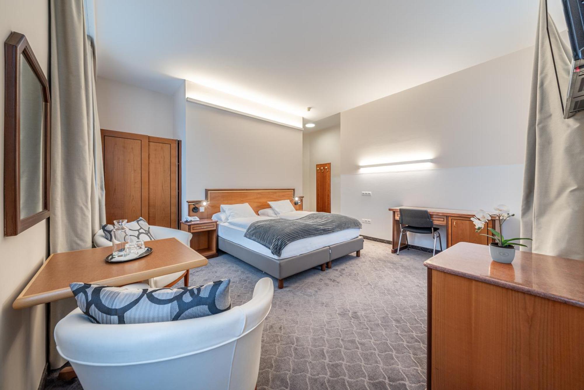 Large Twin Room