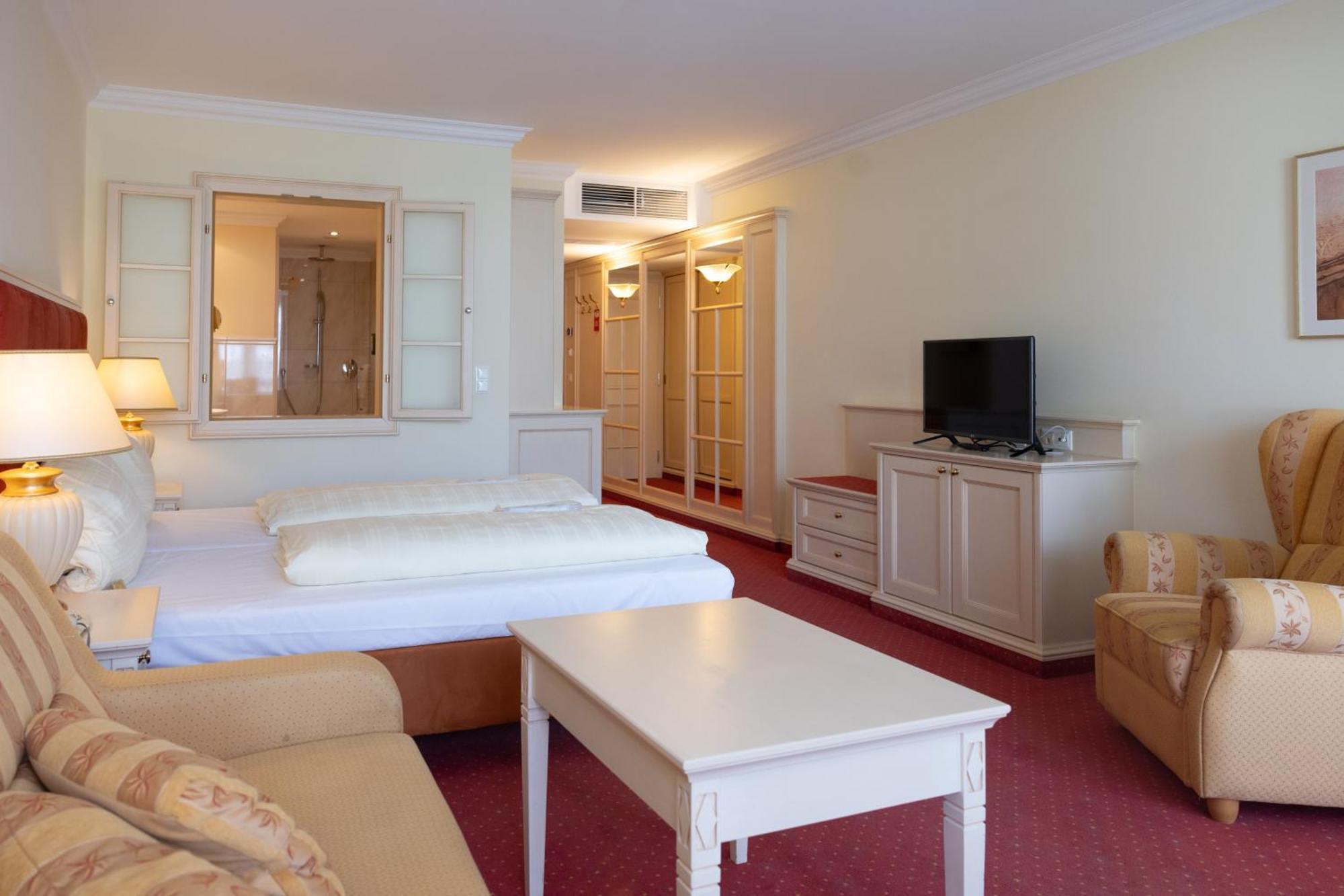 Deluxe Family Room