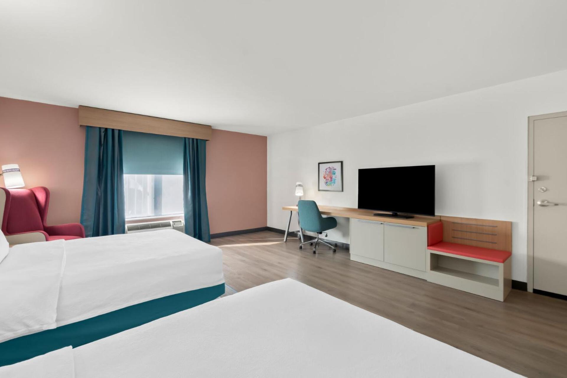 Queen Room with Two Queen Beds-Mobility Hearing Accessible with Bathtub