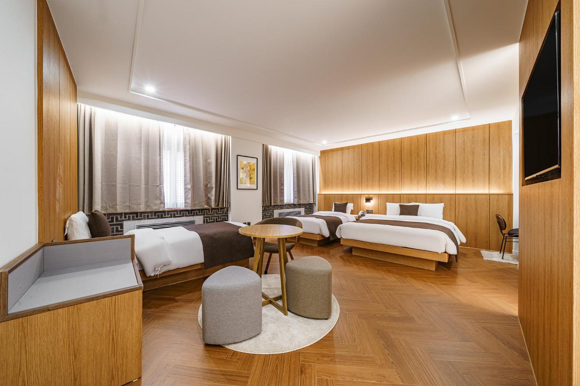 Triple Room with City View