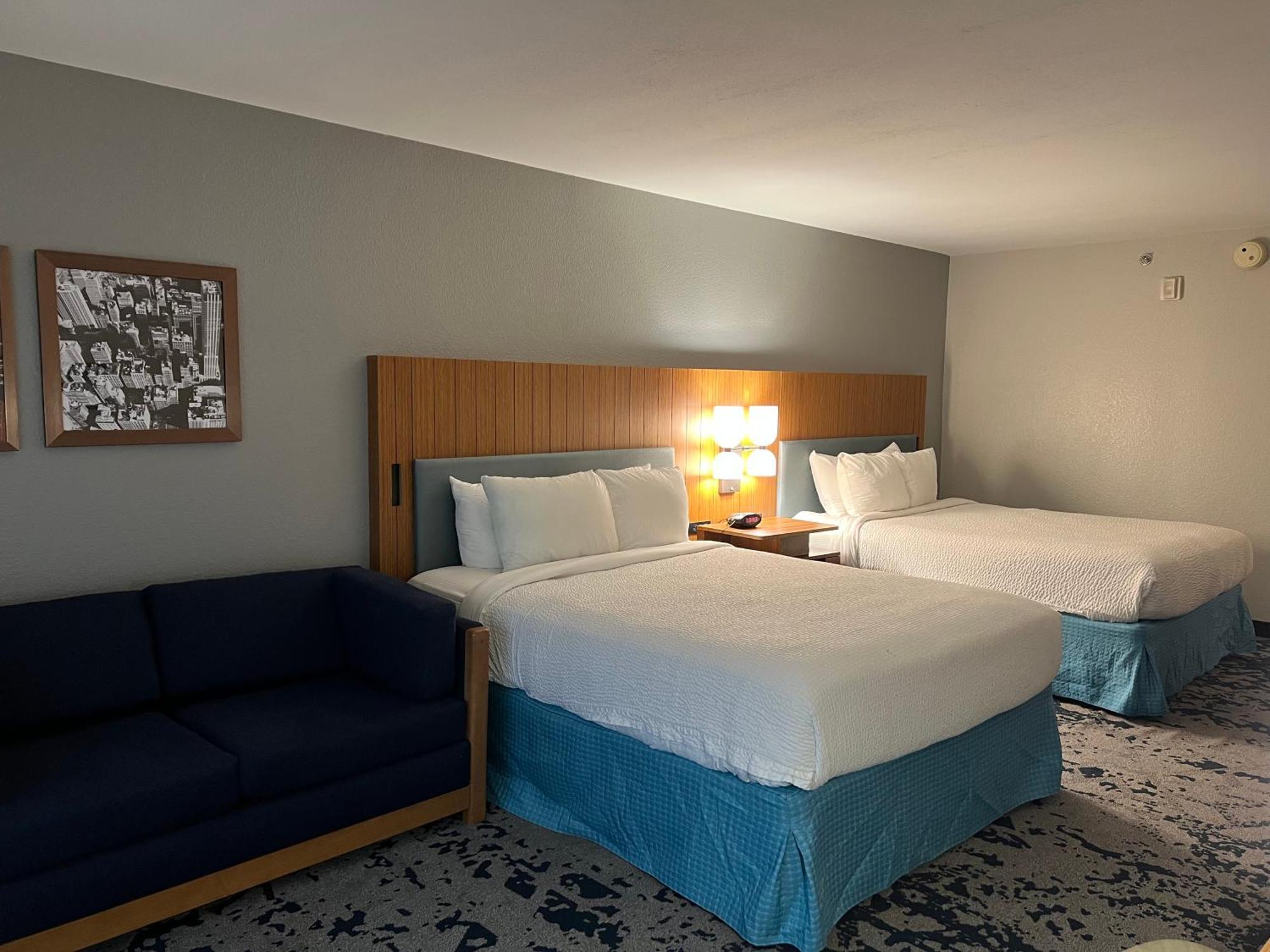 Queen Suite with Two Queen Beds and Sofa bed - Non Smoking/Interior Hall