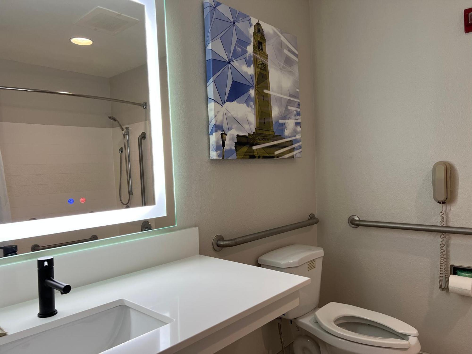 King Room with Tub - Disability Access/Non Smoking/Interior Hall