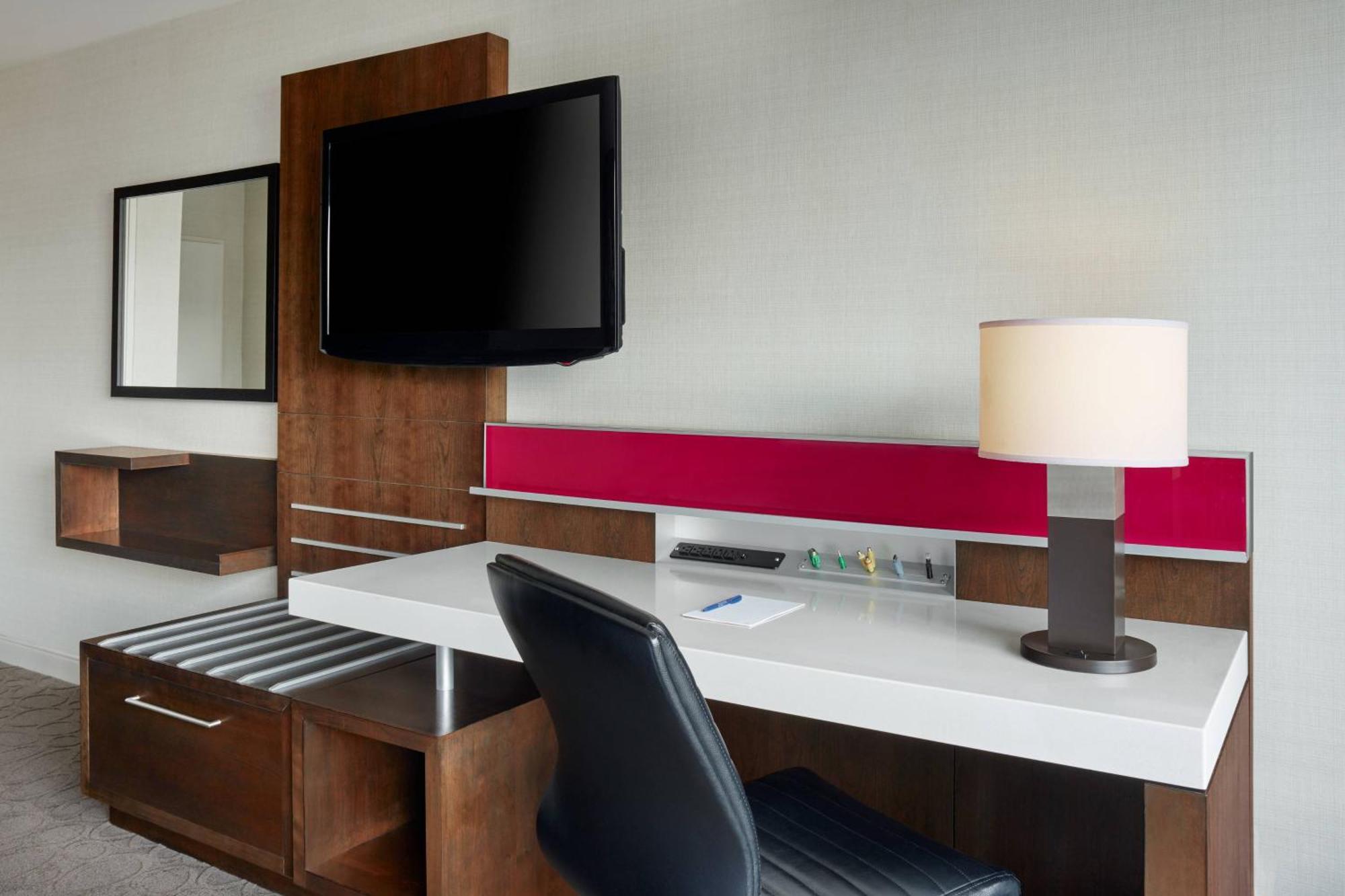 Habitación con cama grande