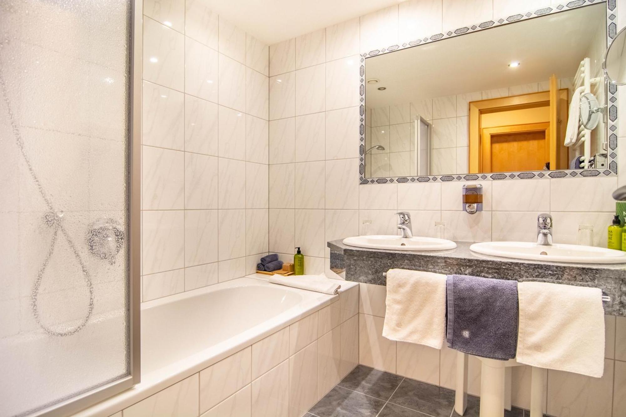 Triple Room Bath,1742796620:JPEG