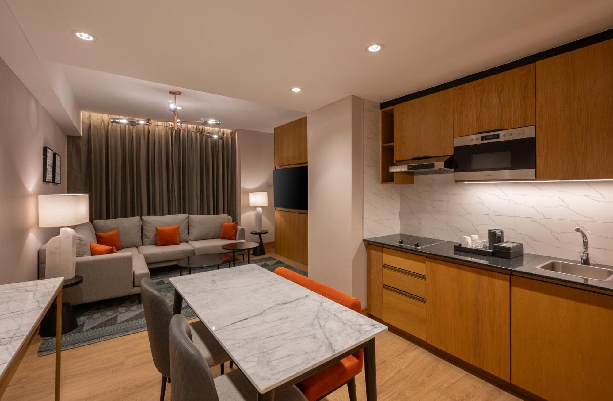 Deluxe Studio Apartment