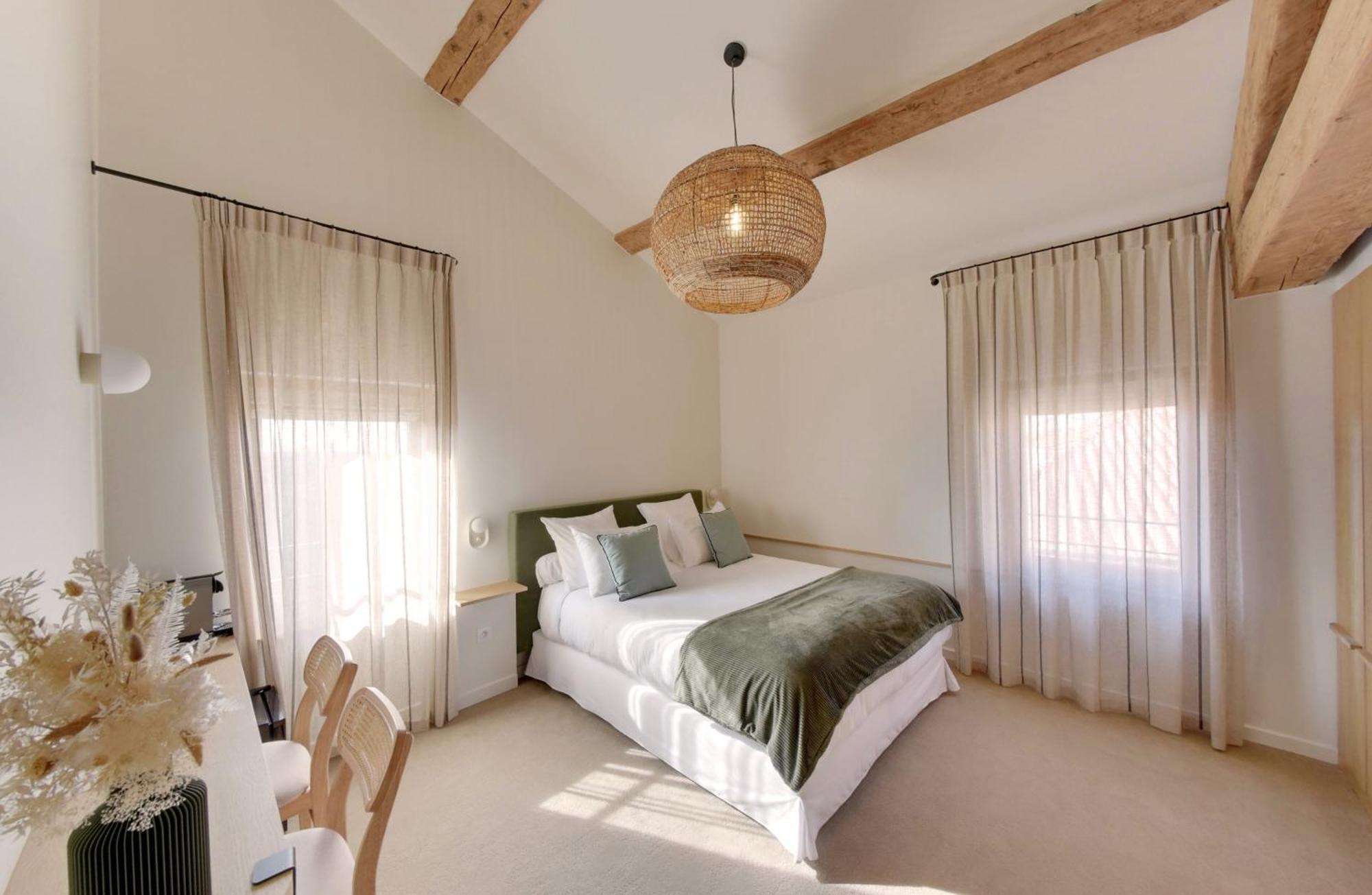 Queen Room with Pool View