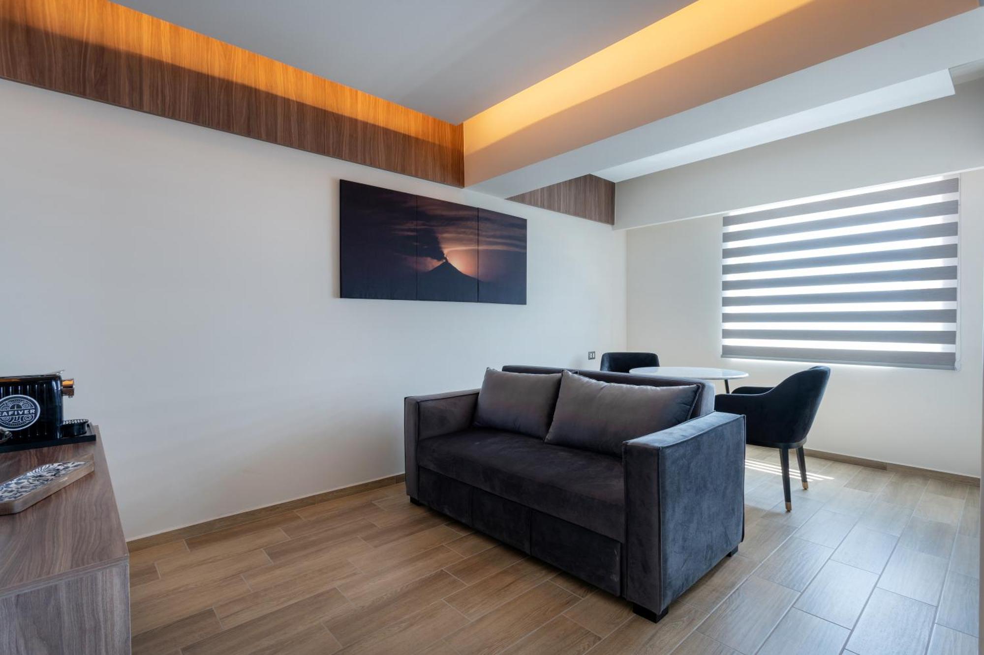 Queen Suite with Two Queen Beds - Non Smoking/Interior Hall