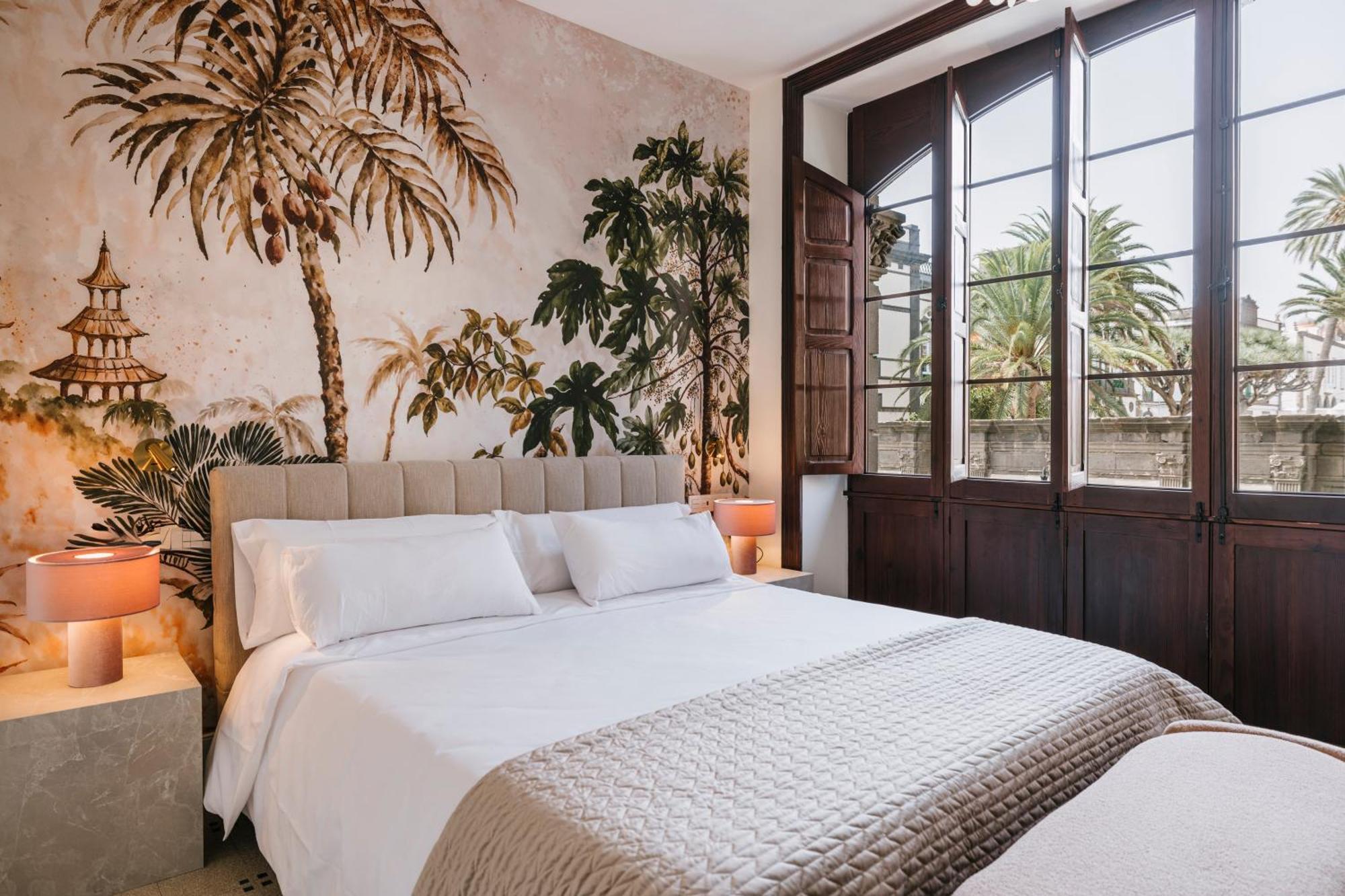Spacious Double Room Street View