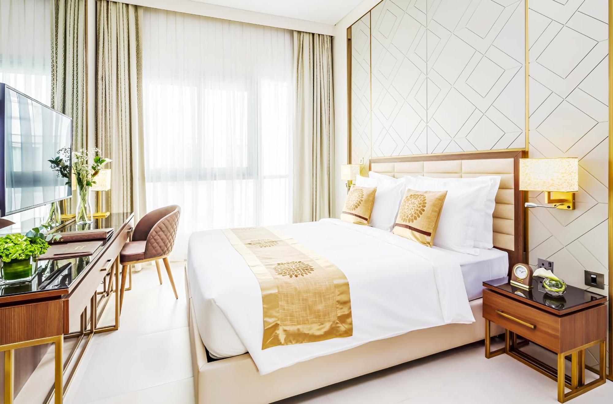 Deluxe One-Bedroom Apartment