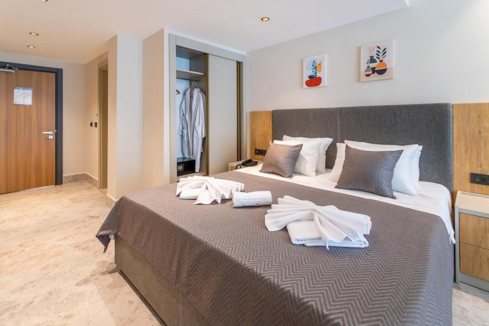 Deluxe Suite,1629794864:JPEG
