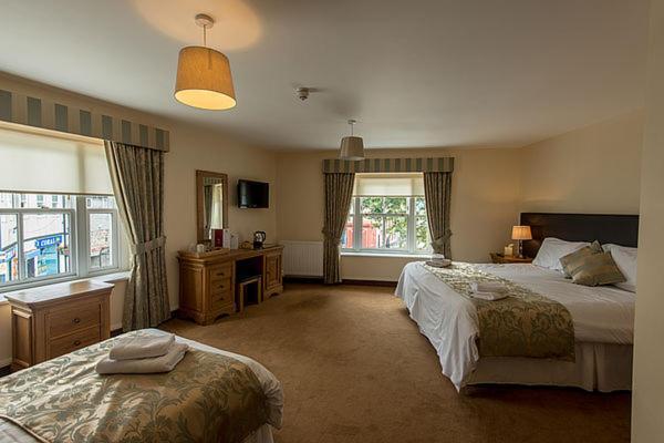 Deluxe Family Room