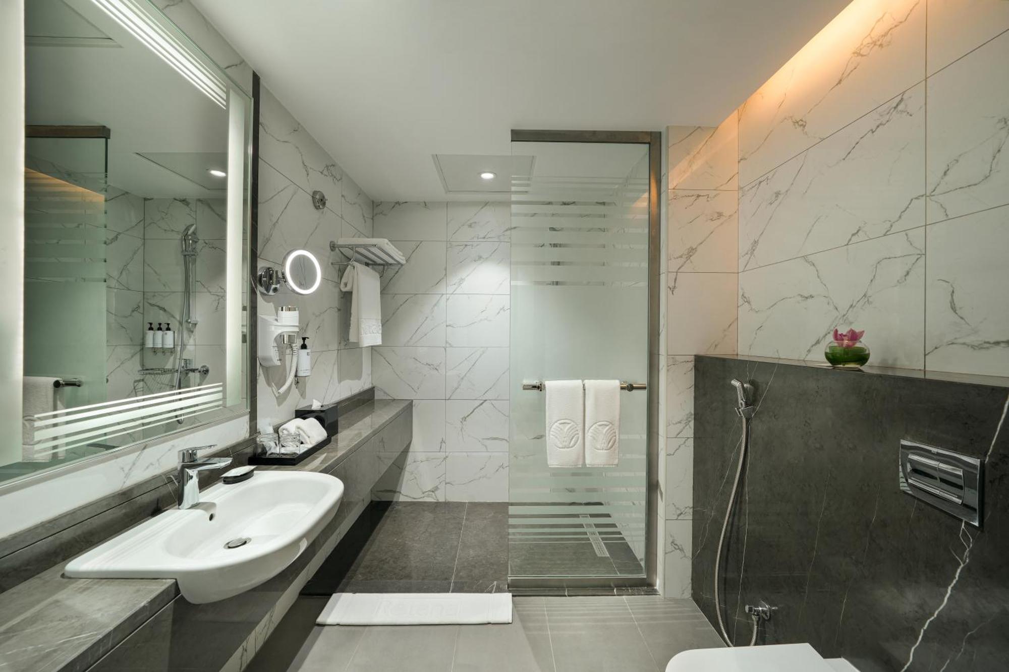 City View Family Connecting Rooms Queen & Twin Beds