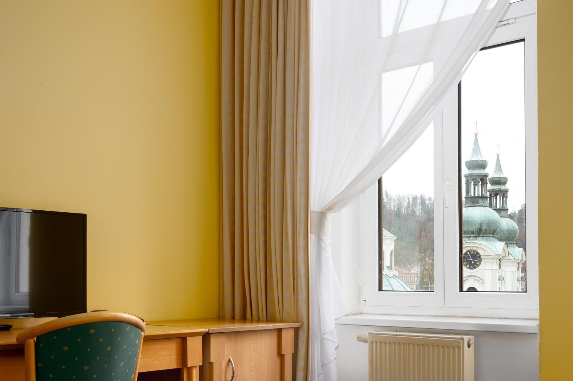 Doppel-/Zweibettzimmer mit Stadtblick