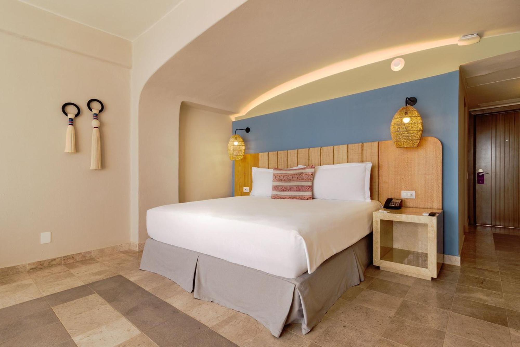 Deluxe King Sea View