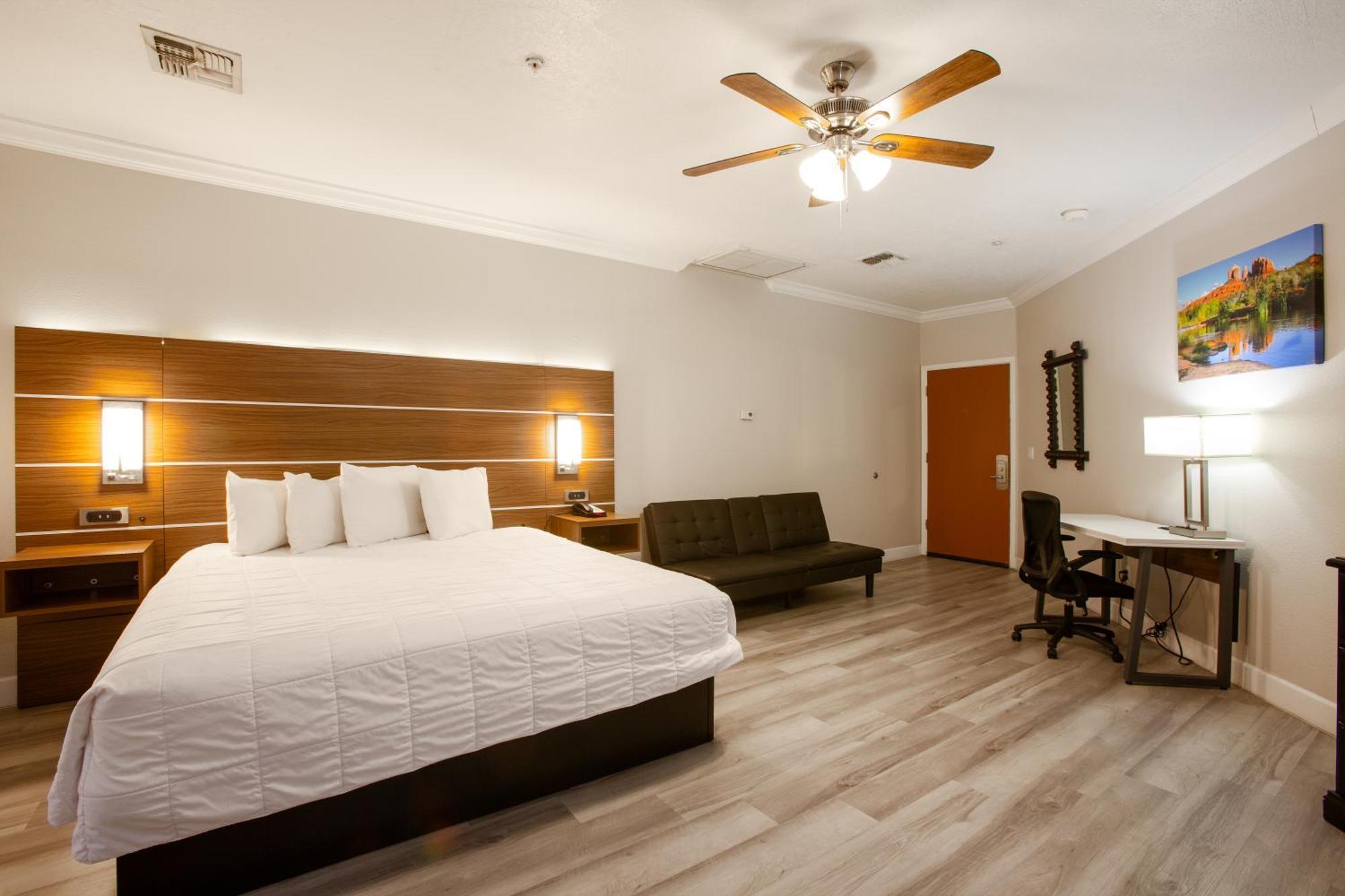 Cozy Kitchenette King Suite