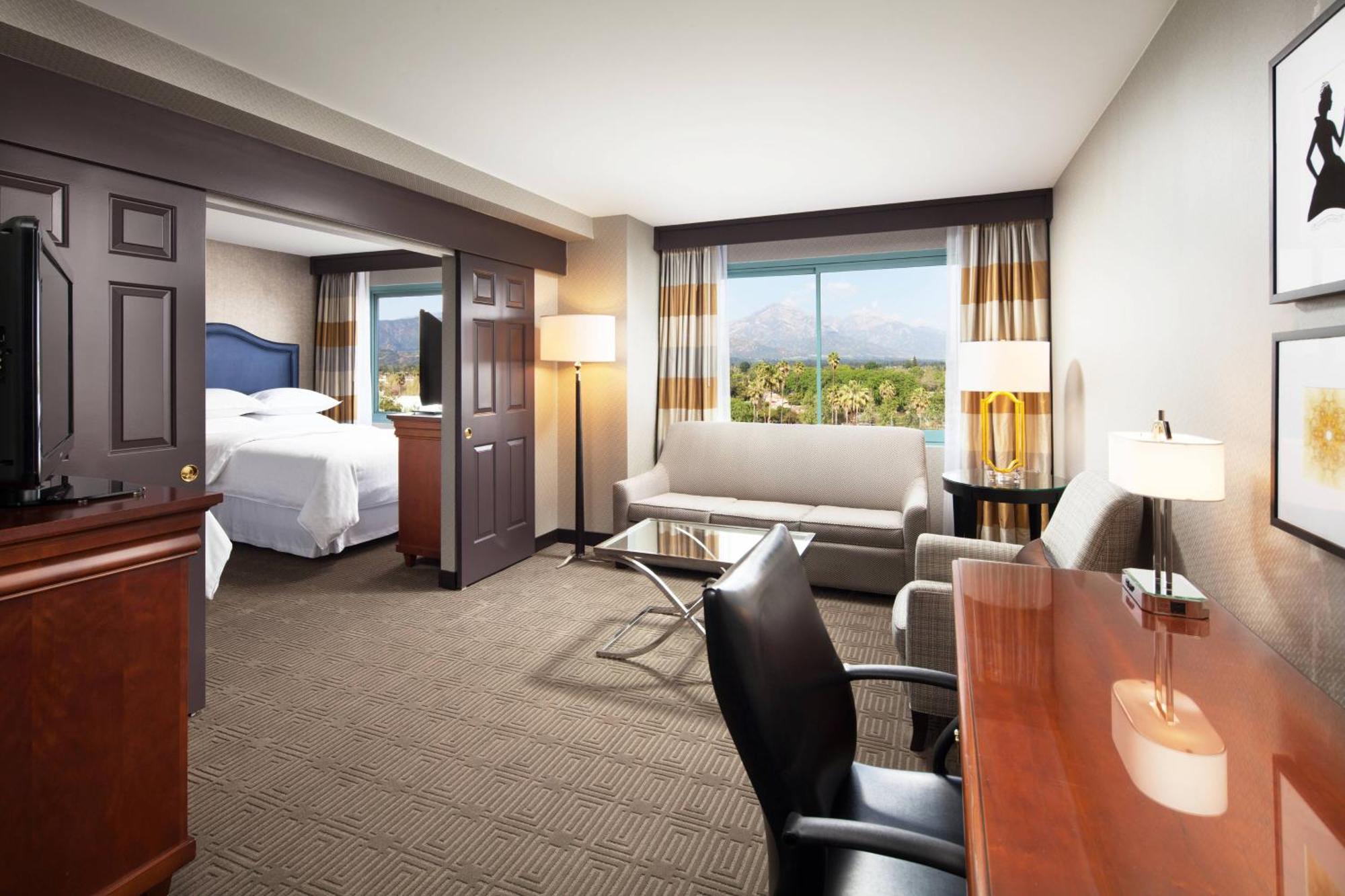 Double Room with Two Double Beds and Sofa Bed - High Floor/Club Level