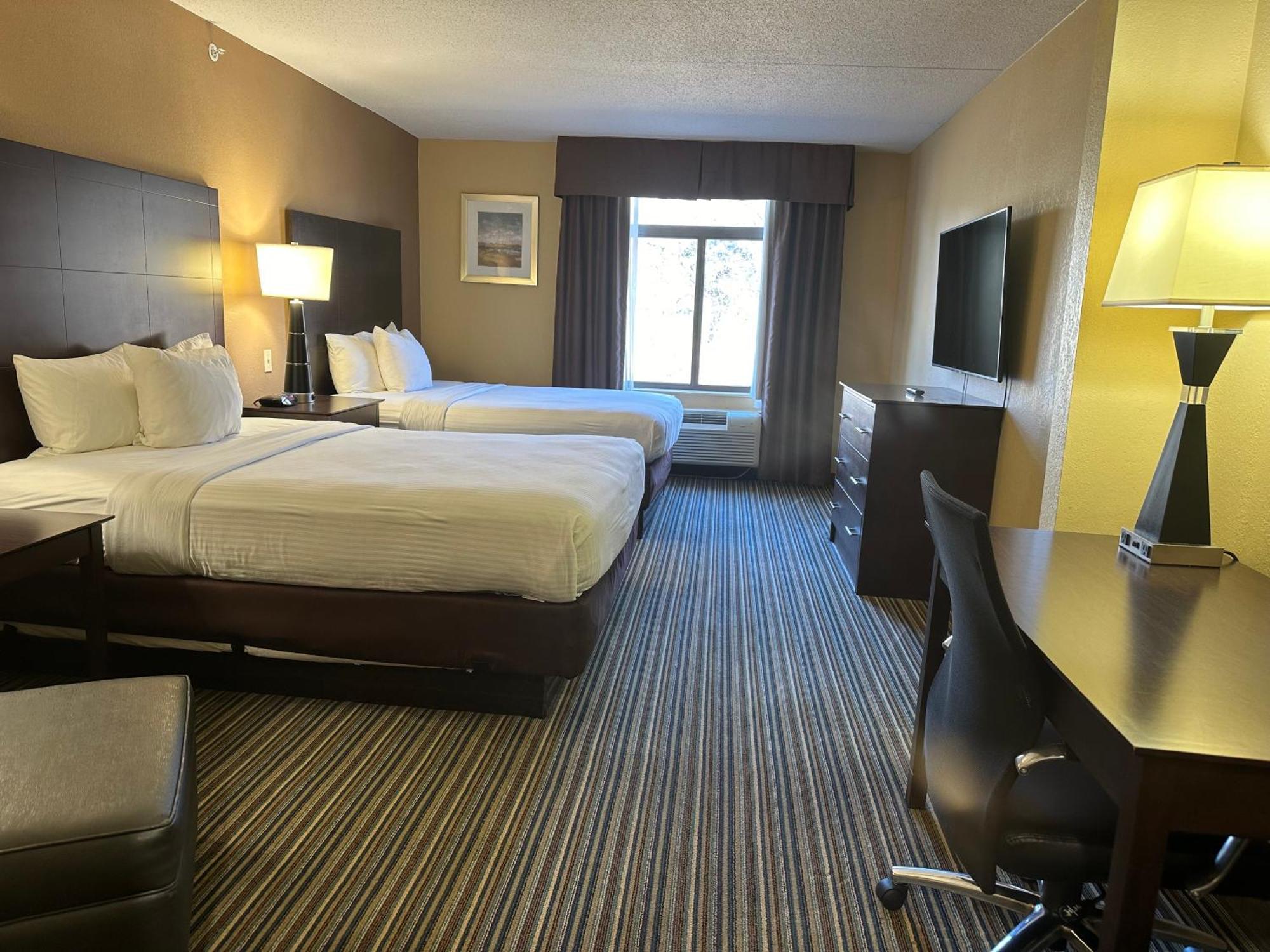 Queen Room with Two Queen Beds and Bathtub w/Grab Bars - Mobility/Hearing Accessible - Non-Smoking