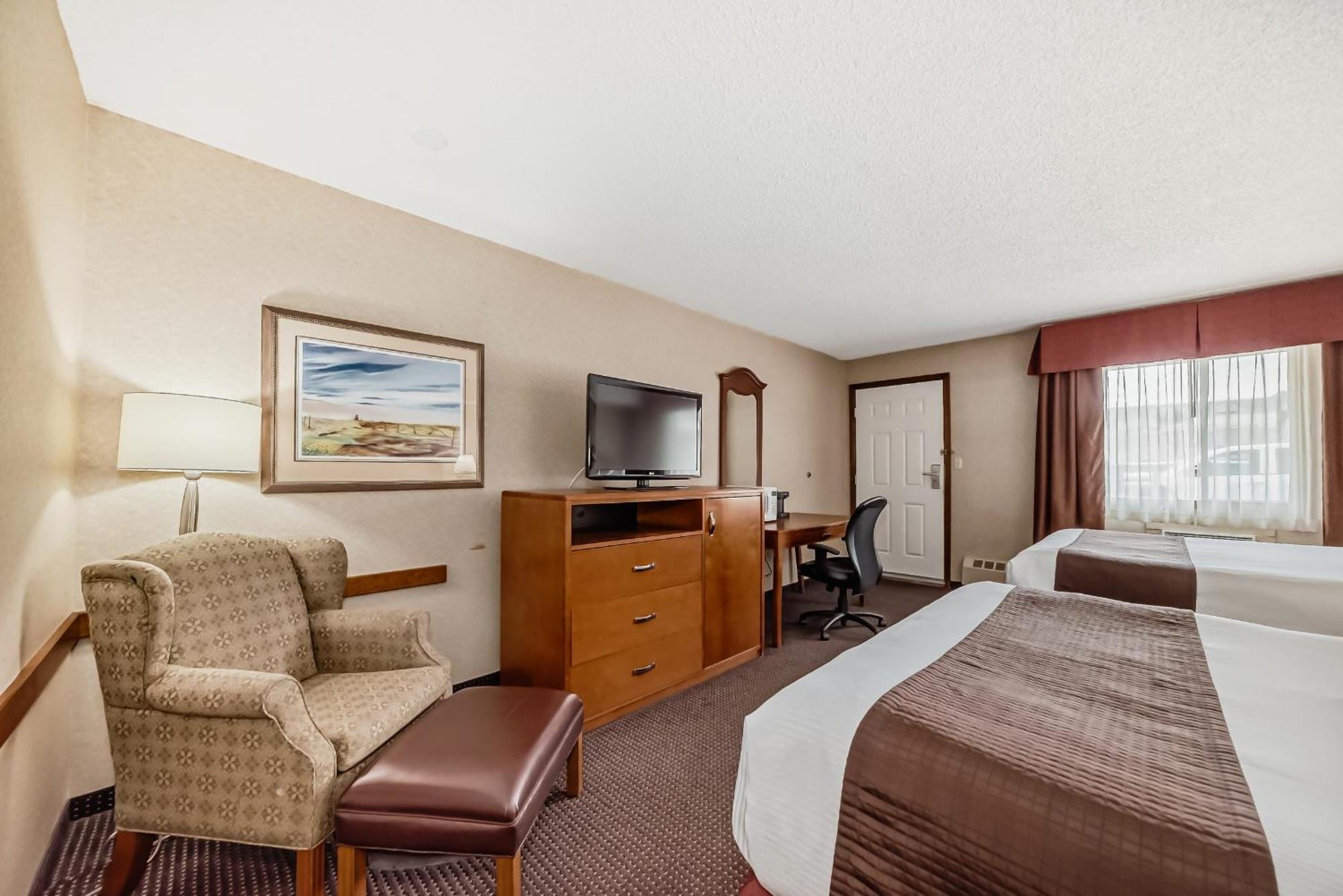 Queen Room with Two Queen Beds - Smoking