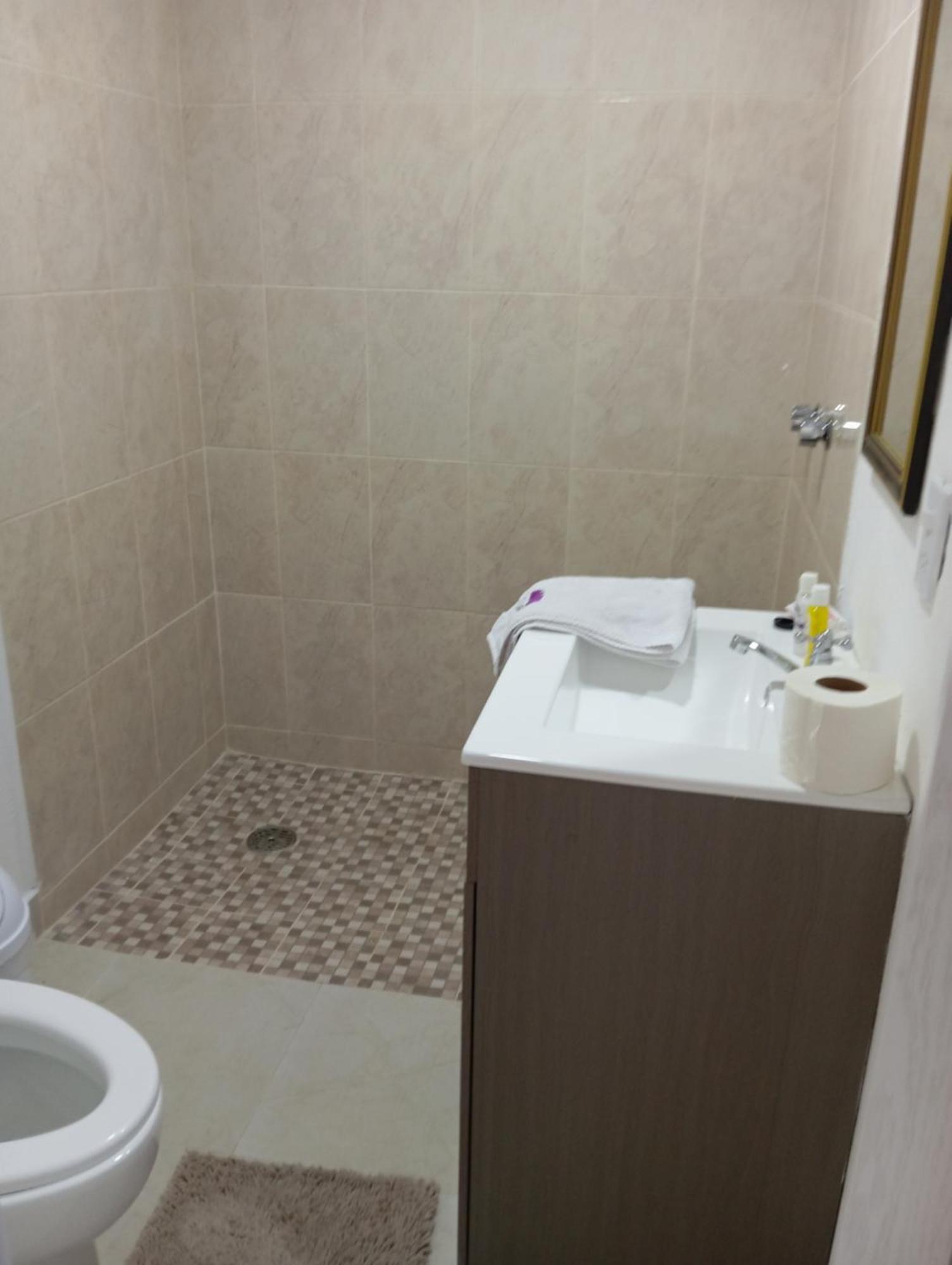 Quarto Duplo com 2 Camas de Casal