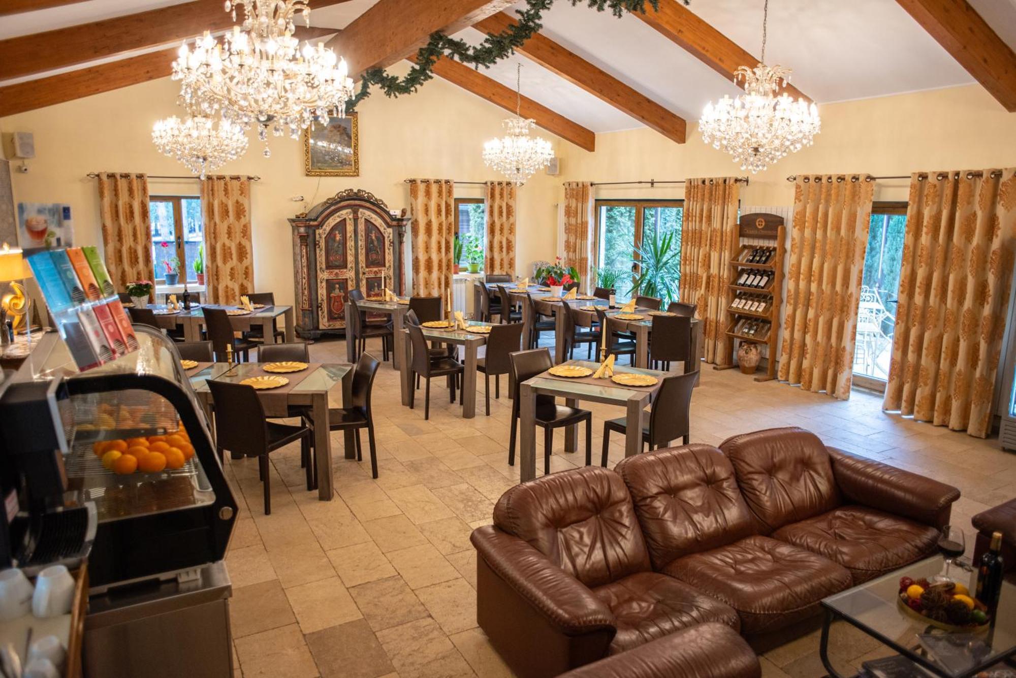 Deluxe Double or Twin Room with Mountain View