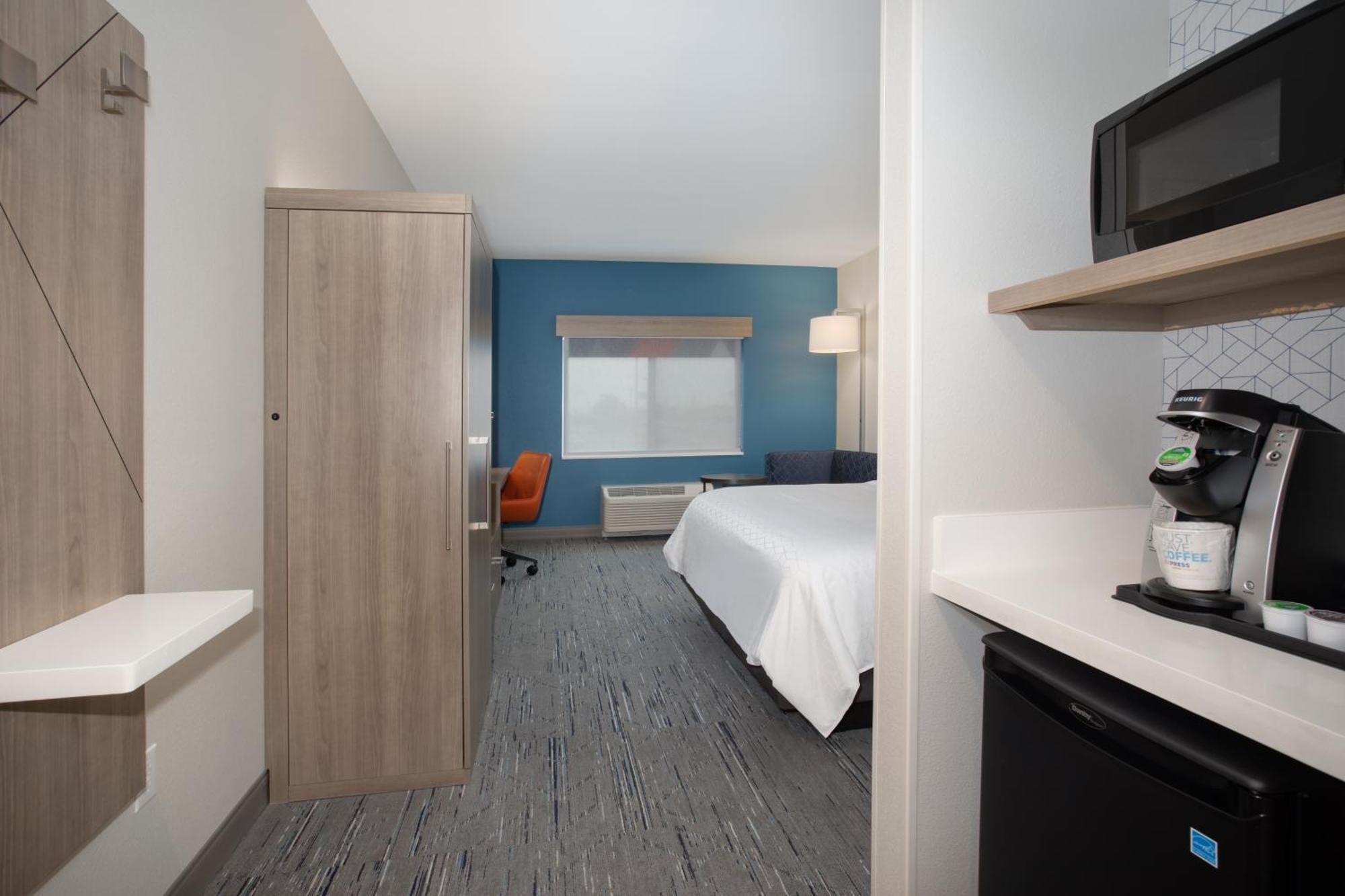 Standard King Room with Extra Space - Communications Accessible