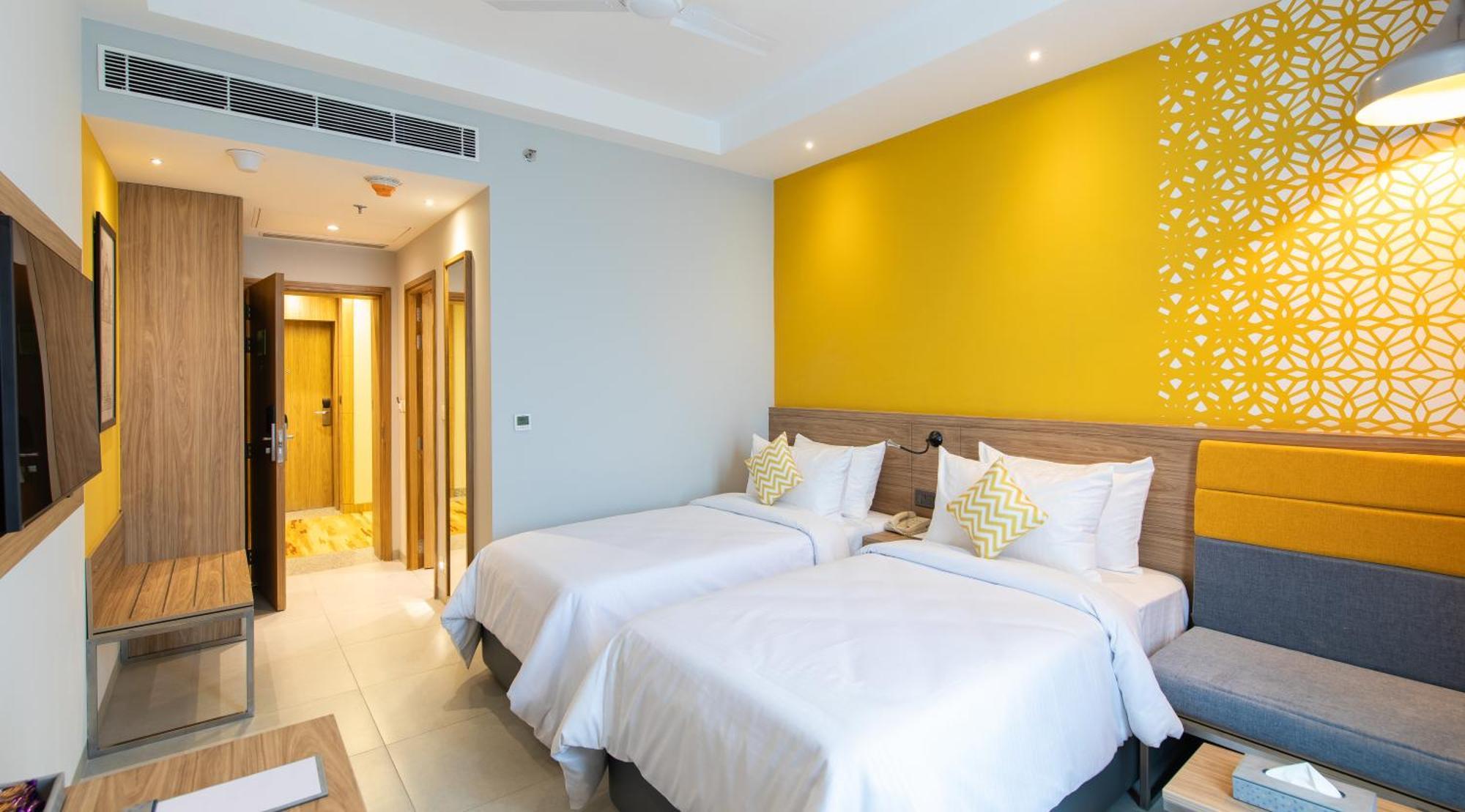 Premium Twin Room  with complimentary 40% discount on room service, 2 pints of beer, minibar and 2pcs | 2hr early check-in and late check-out of laundry per day