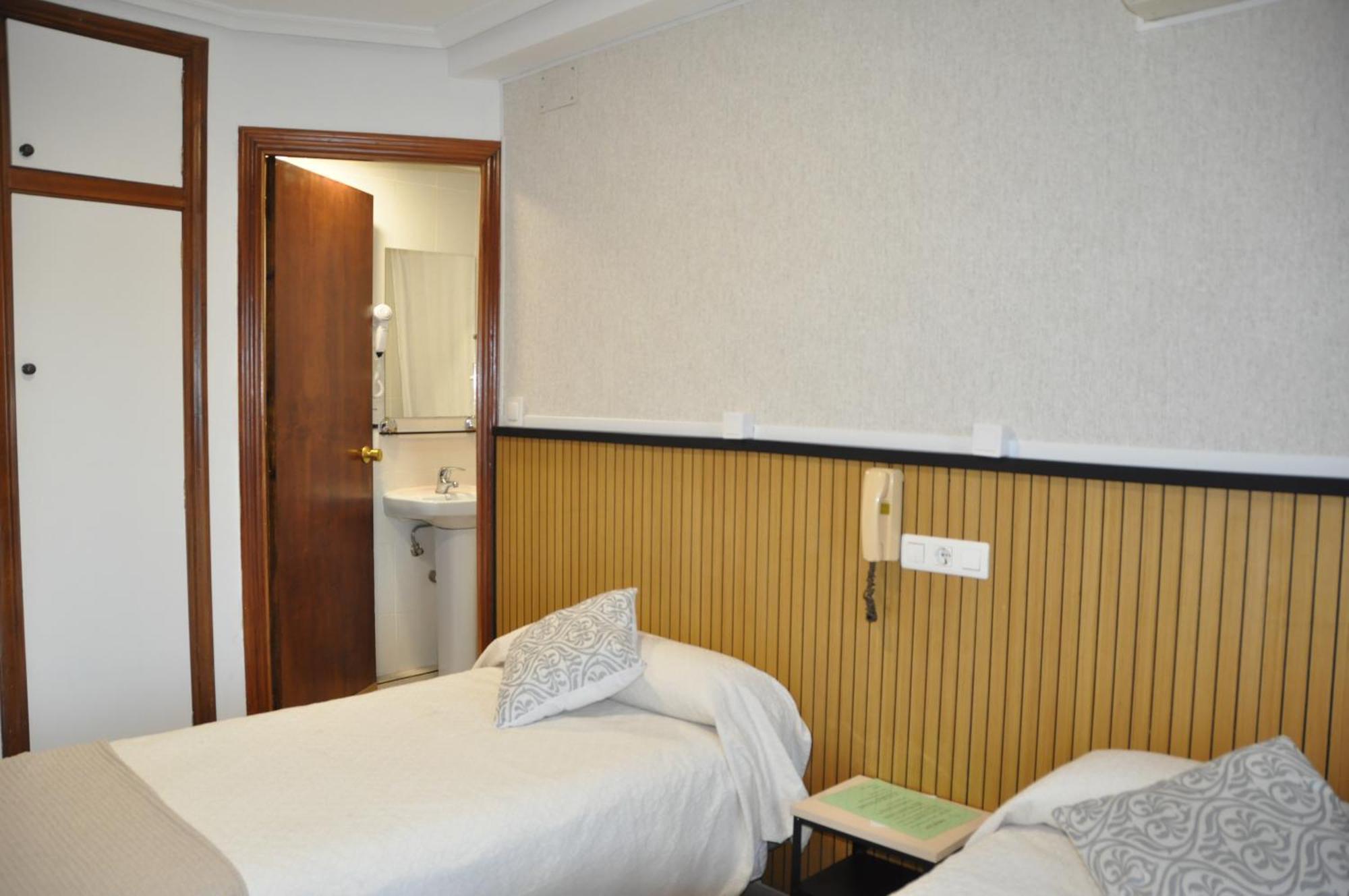 Twin Room with Shared Toilet
