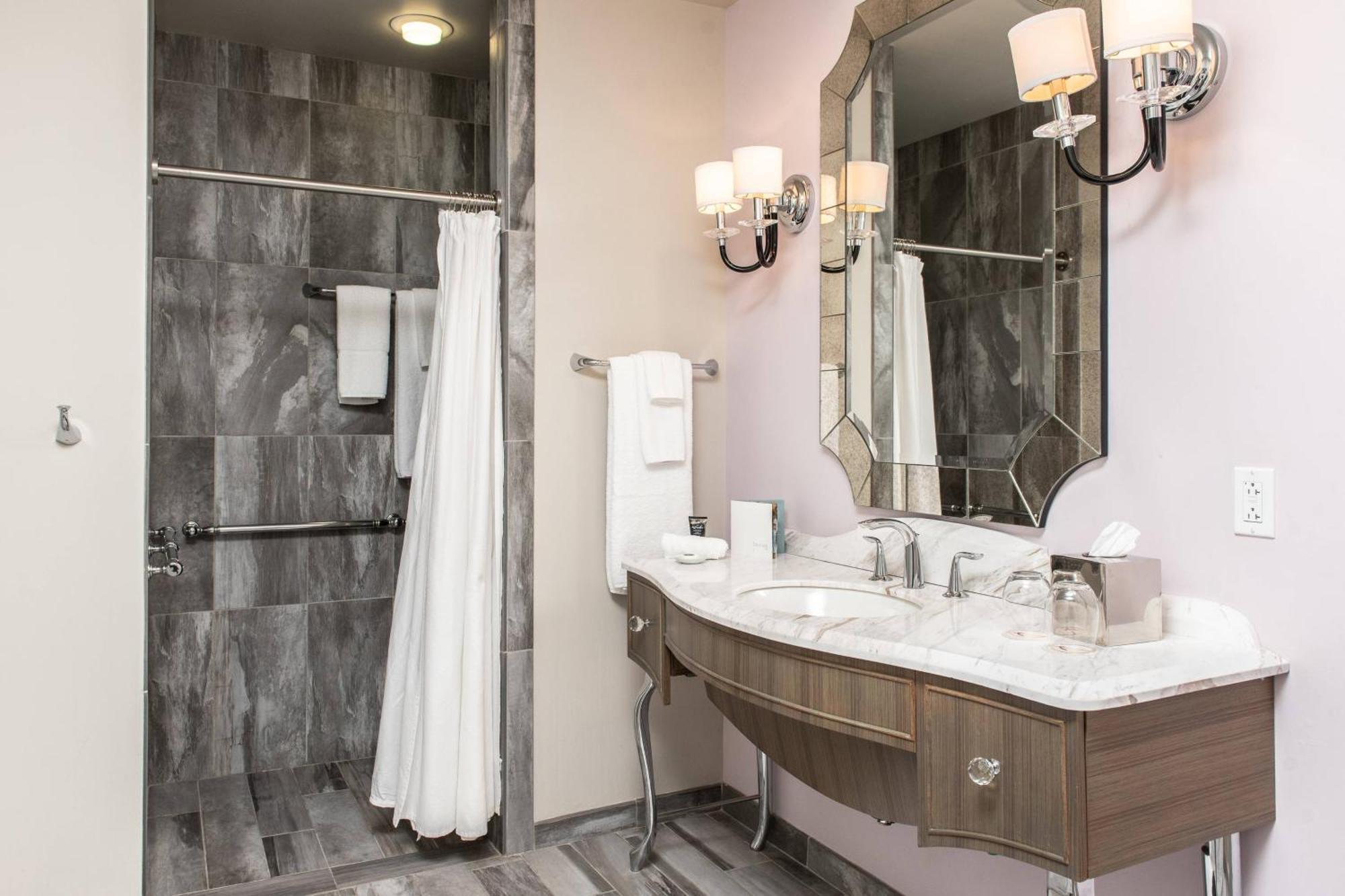Soaking Tub Room Guest room 1 King Mobility & Hearing Accessible w or Tub,1630883960:JPEG