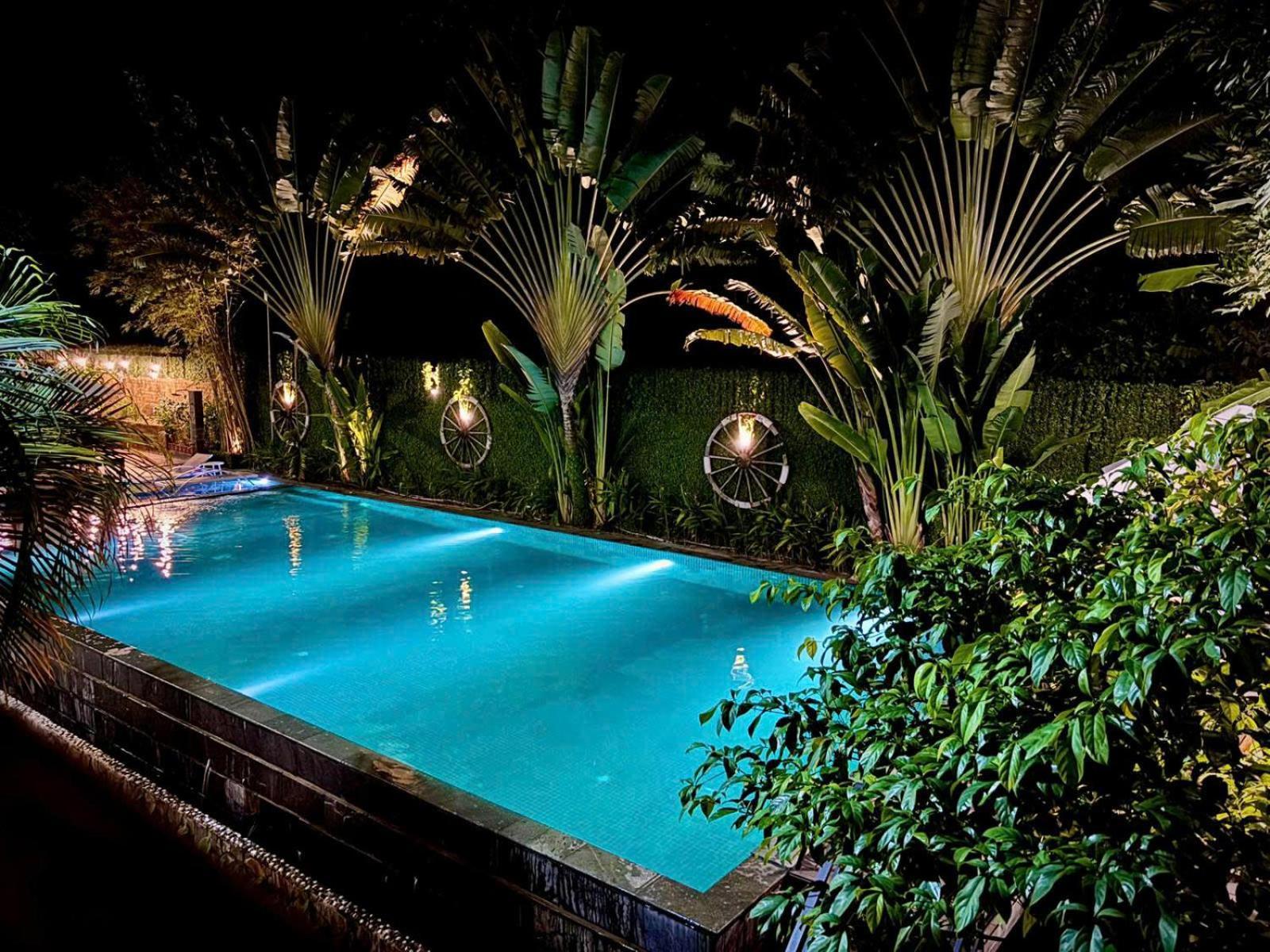 Luxury King Room with Pool View