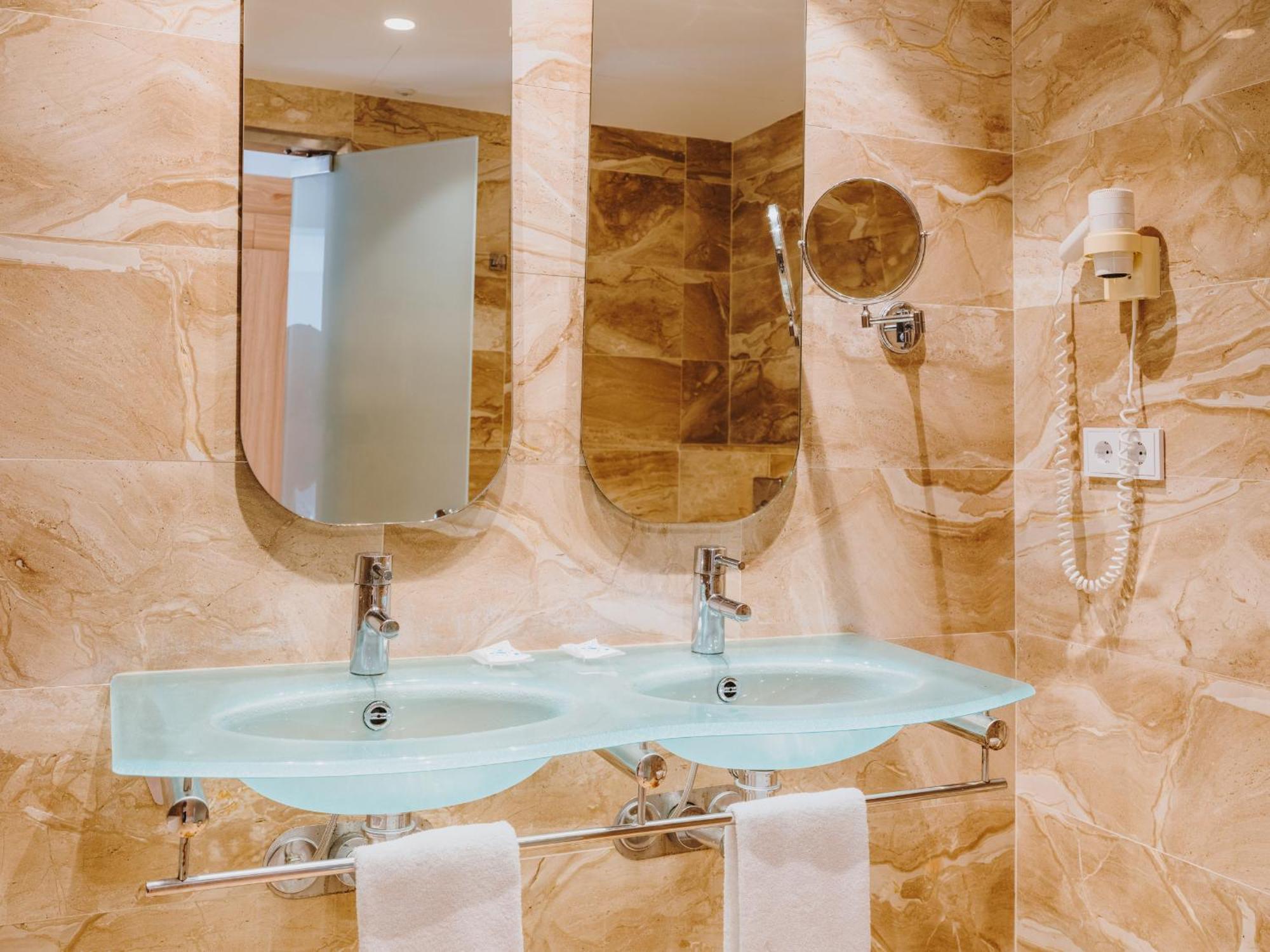 Suite with Spa Bath
