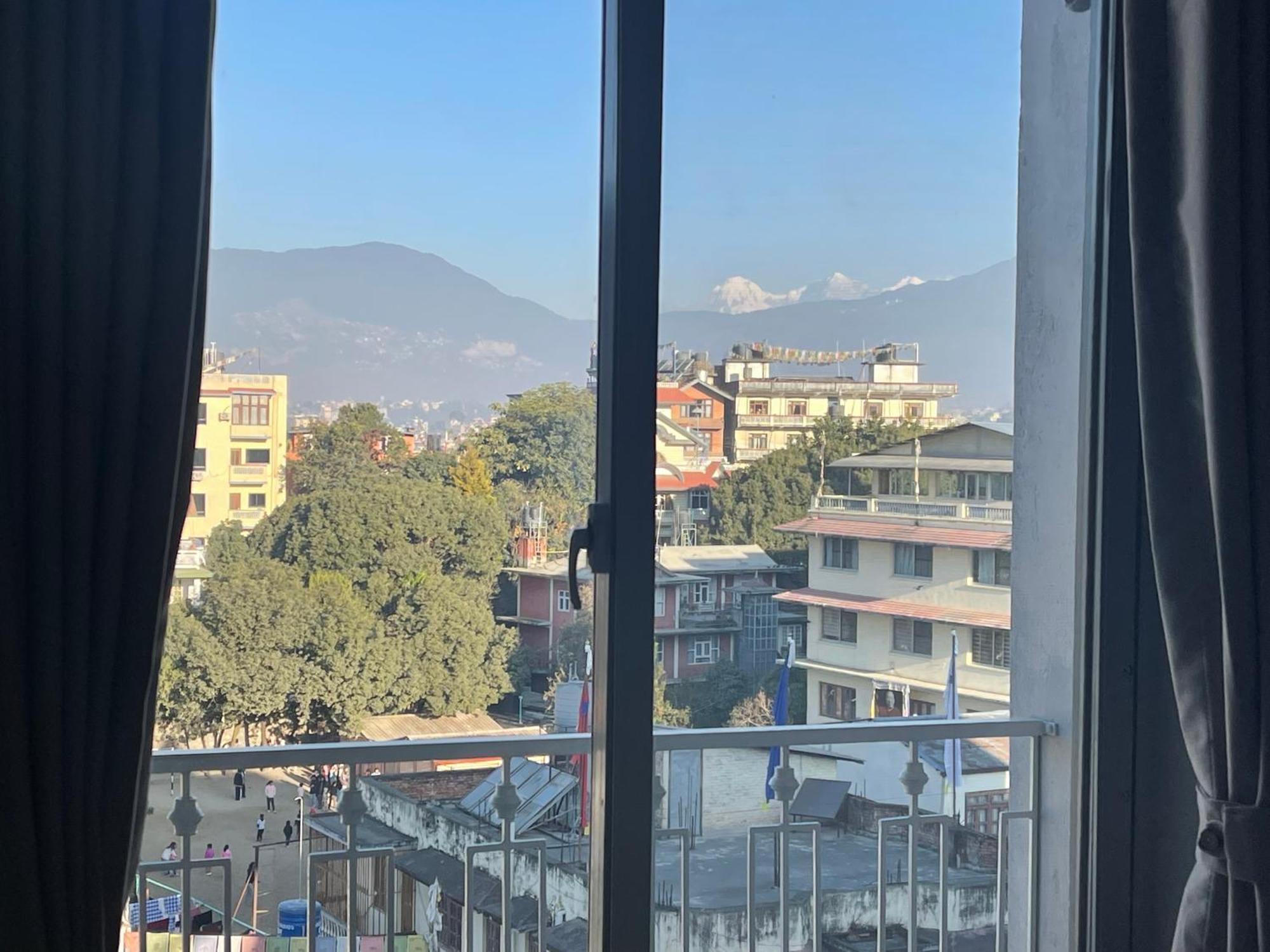 Studio with Mountain View