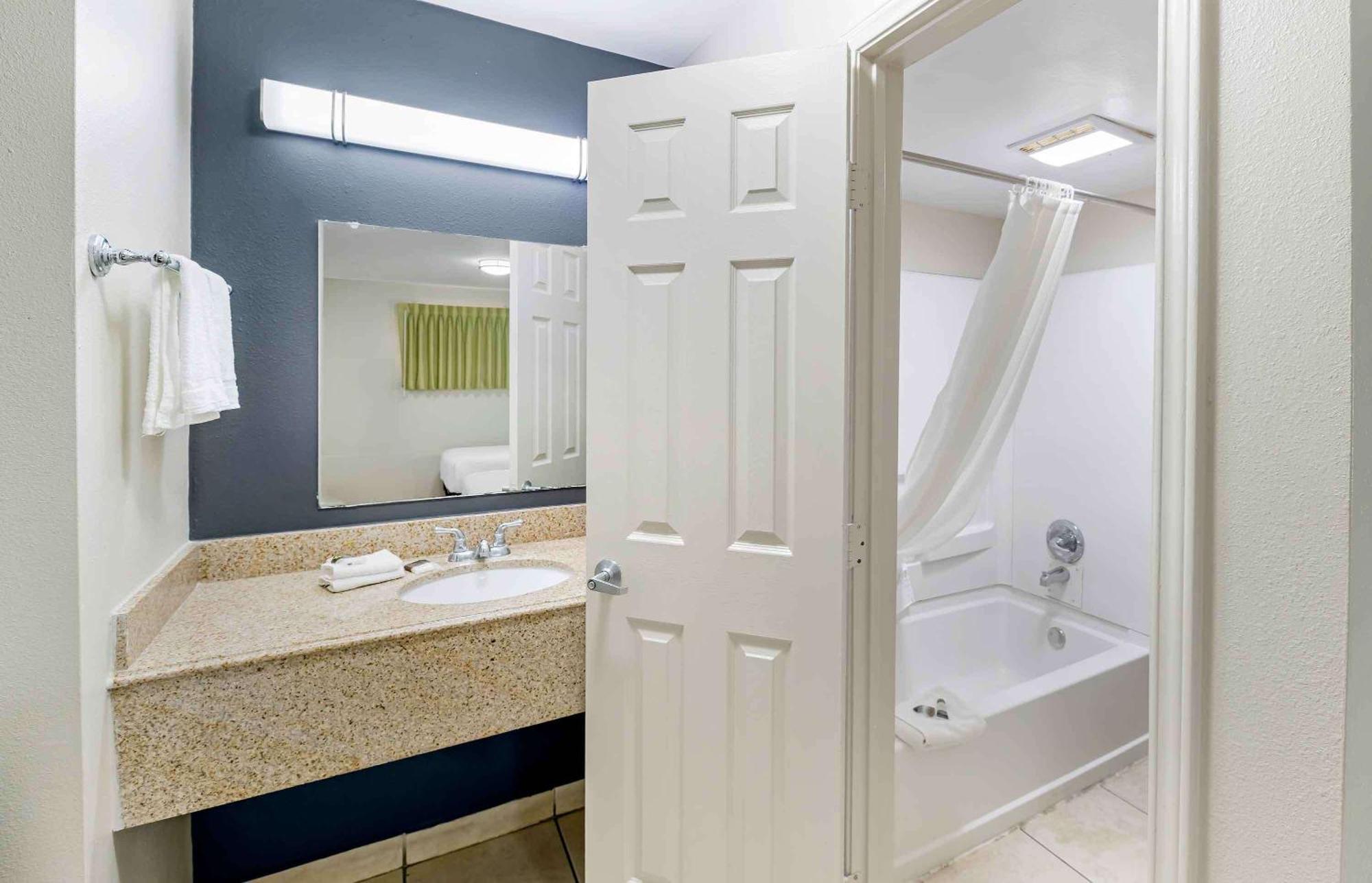 Studio with 2 Double Beds - Non-Smoking