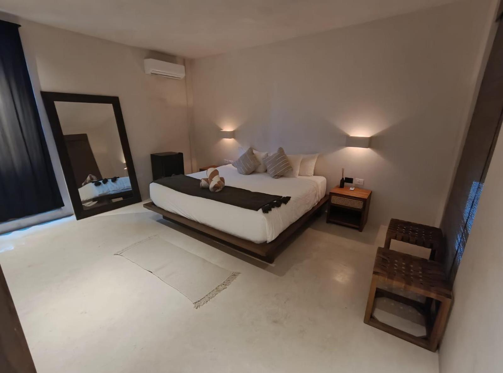 Deluxe King Room,1631393694:JPEG